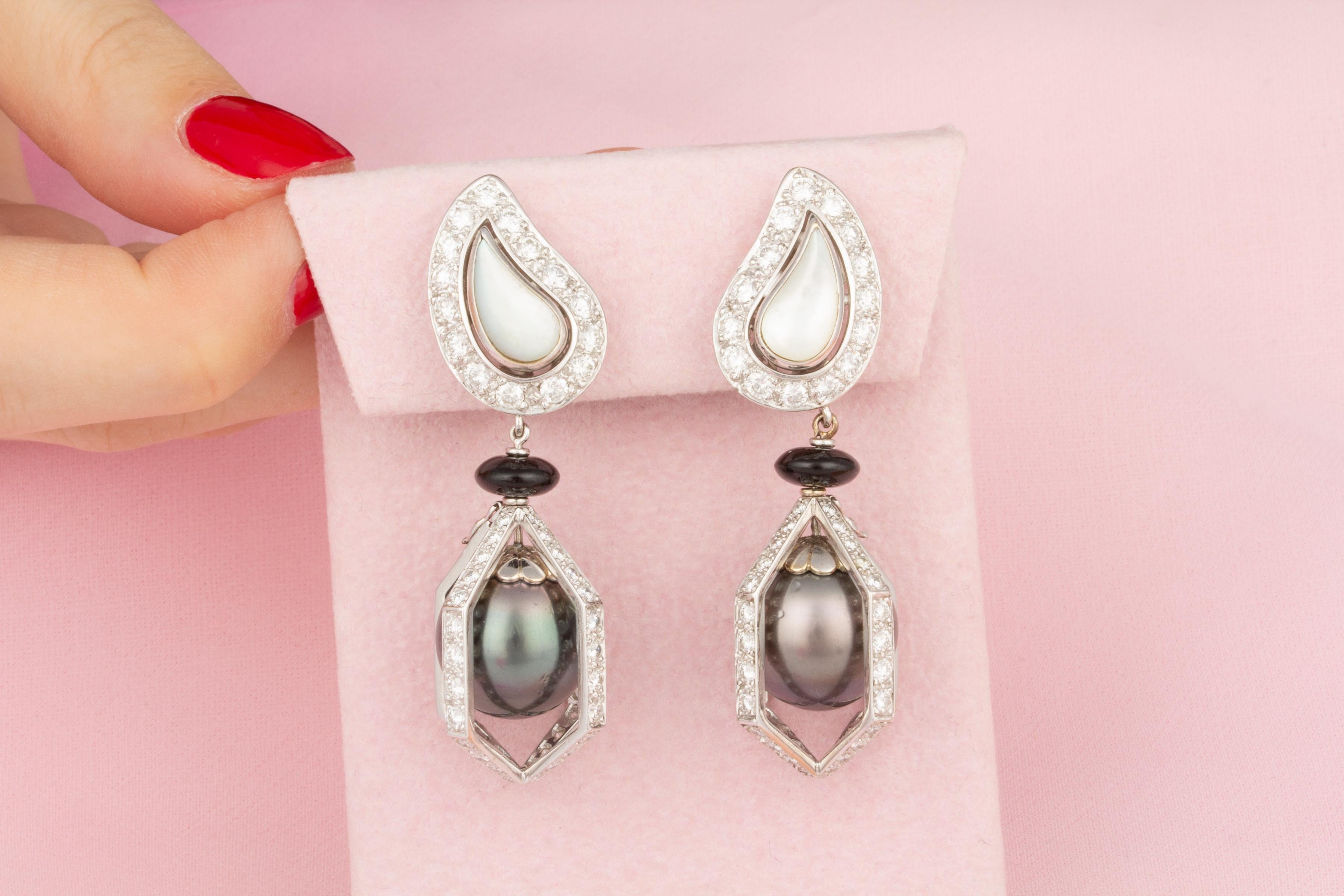 Ella Gafter 144mm Black Tahitian Pearl Diamond Drop Earrings In New Condition For Sale In New York, NY