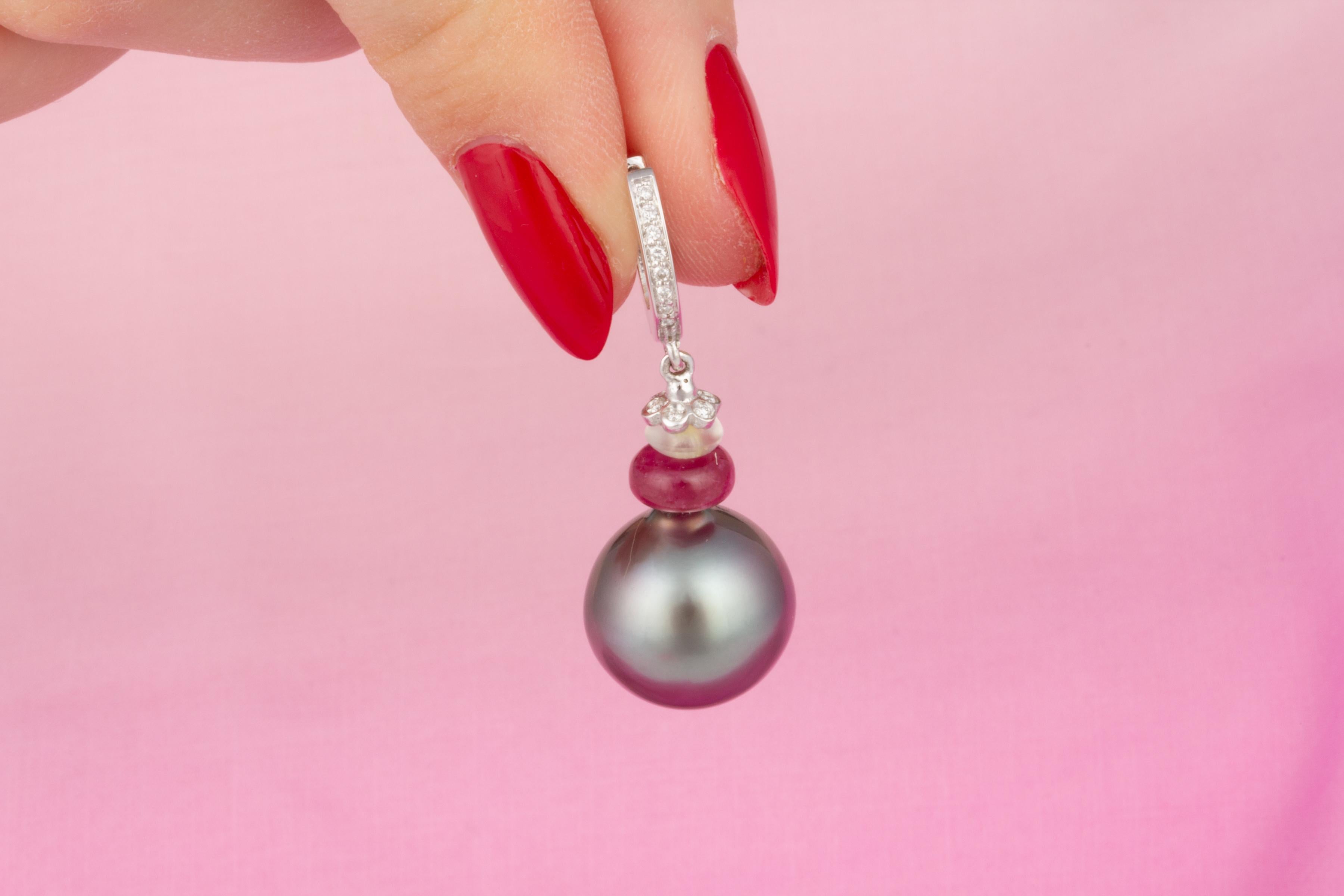 Ella Gafter Black Tahitian Pearl Diamond Earrings In New Condition For Sale In New York, NY