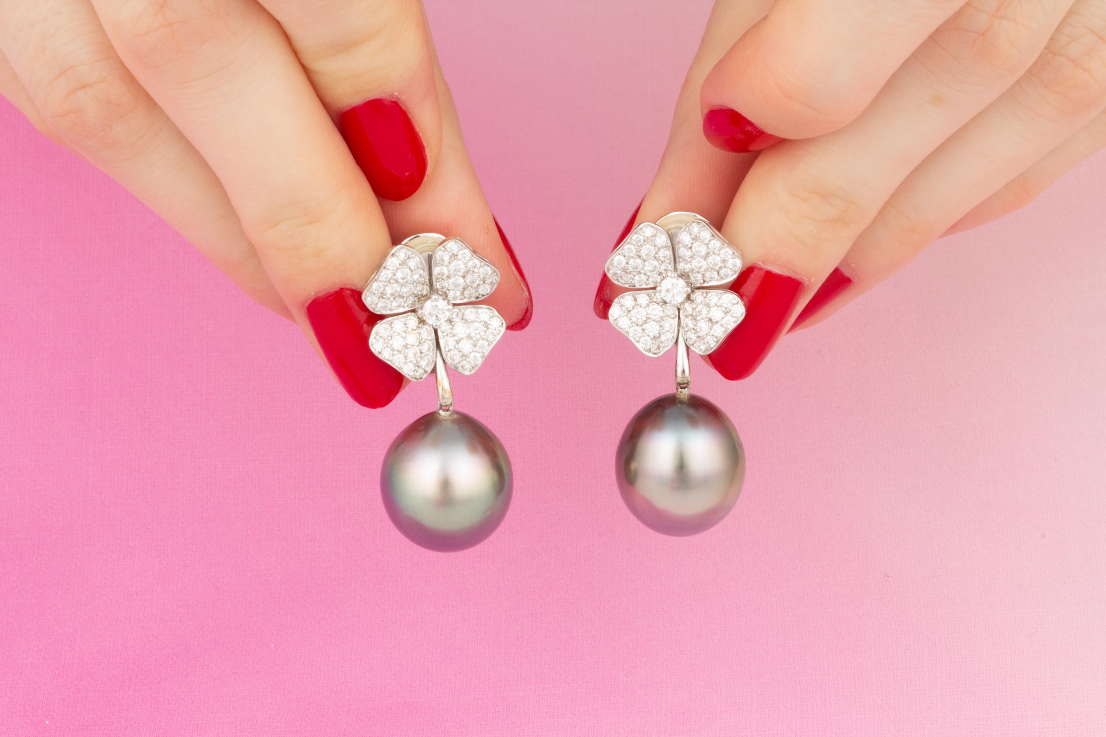 Women's Ella Gafter 17mm Black Tahitian Pearl Diamond Flower Earrings For Sale