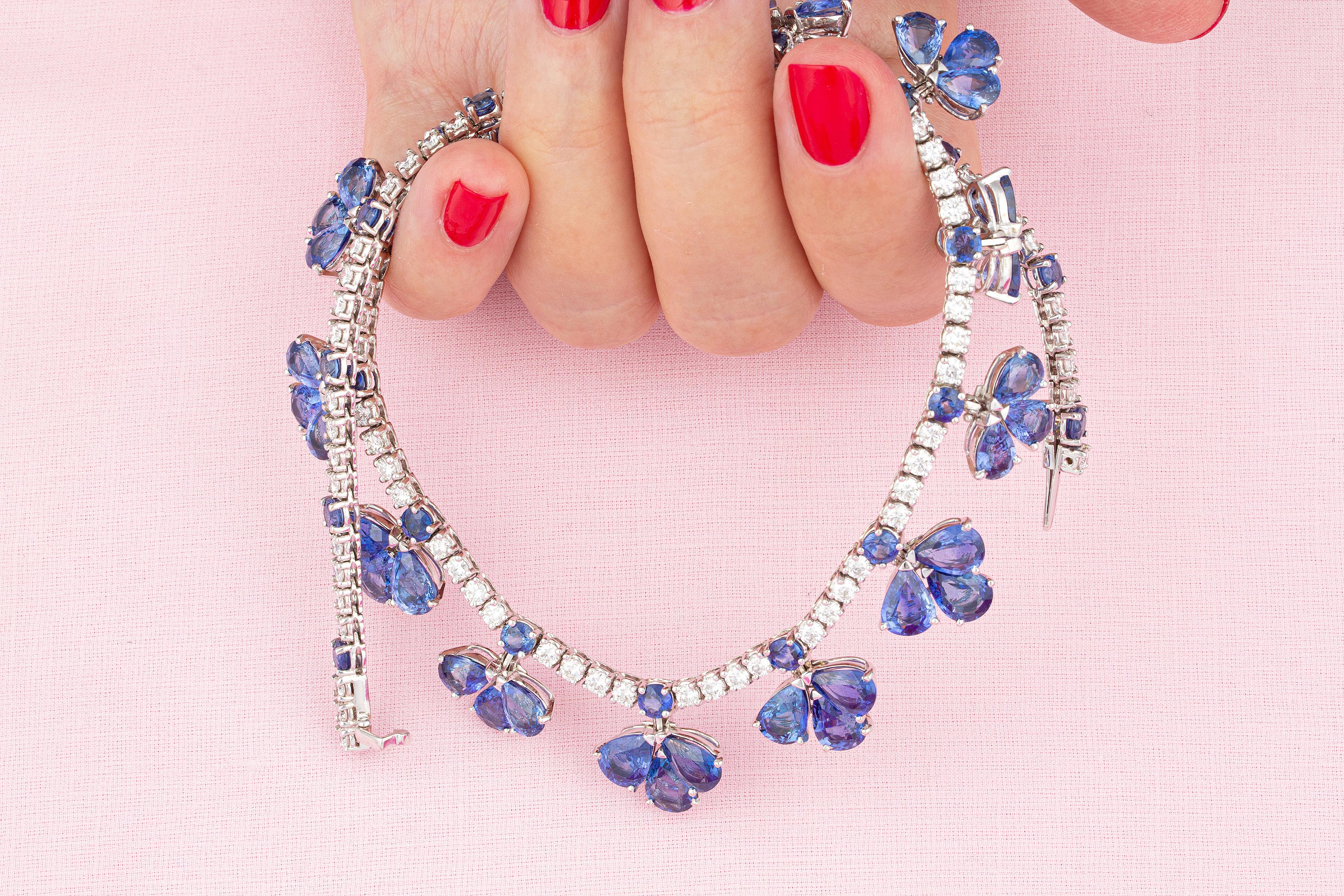 Taille poire Ensemble collier et boucles d'oreilles design Ella Gafter en vente