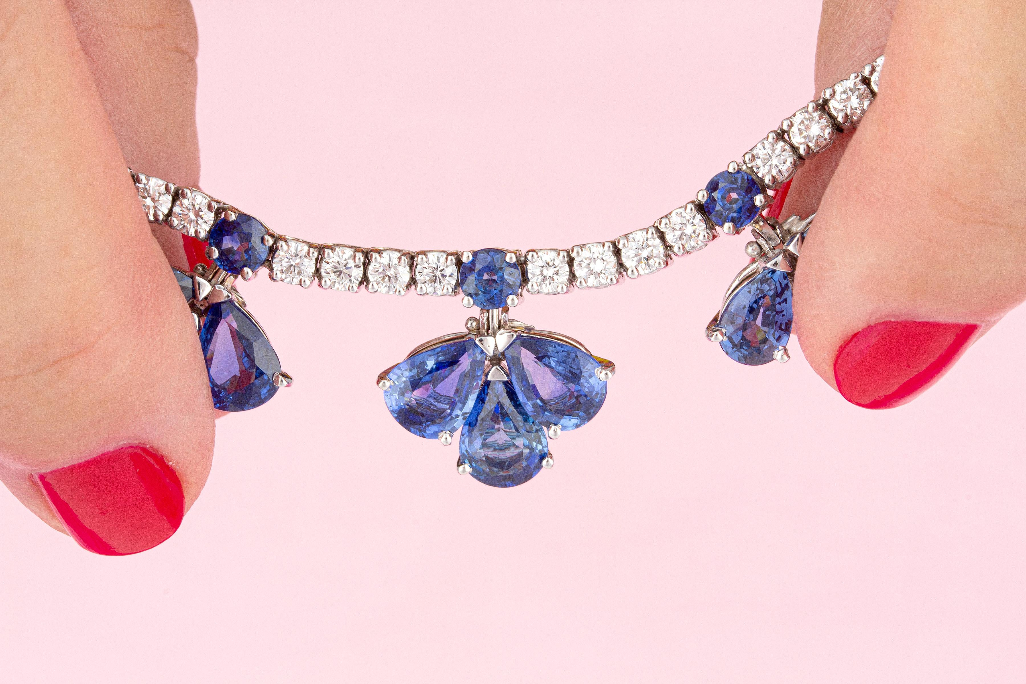 Ella Gafter Blue Ceylon Sapphire Diamond Flower Necklace In New Condition For Sale In New York, NY