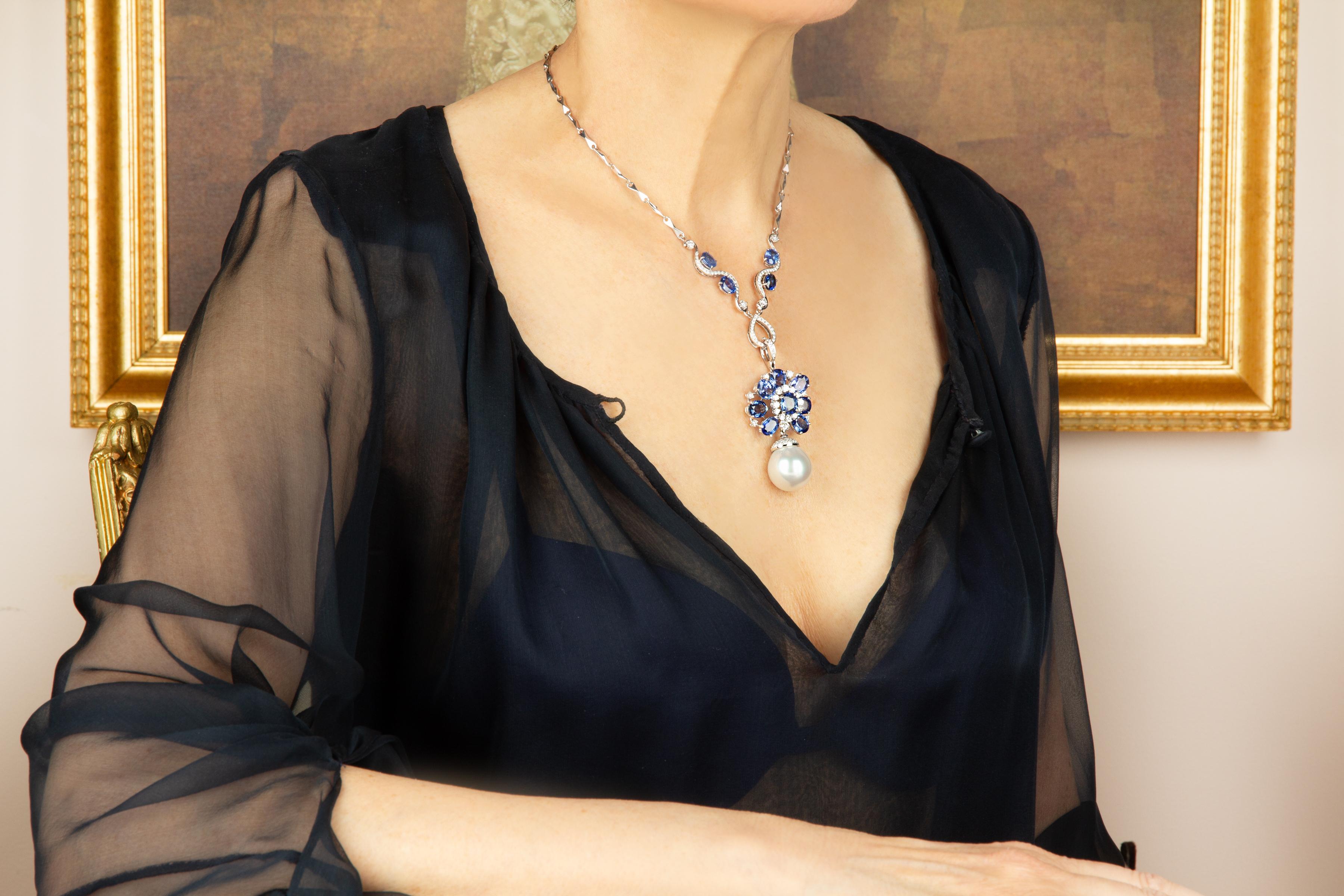 Contemporain Ella Gafter, collier pendentif en saphir bleu et perle en vente