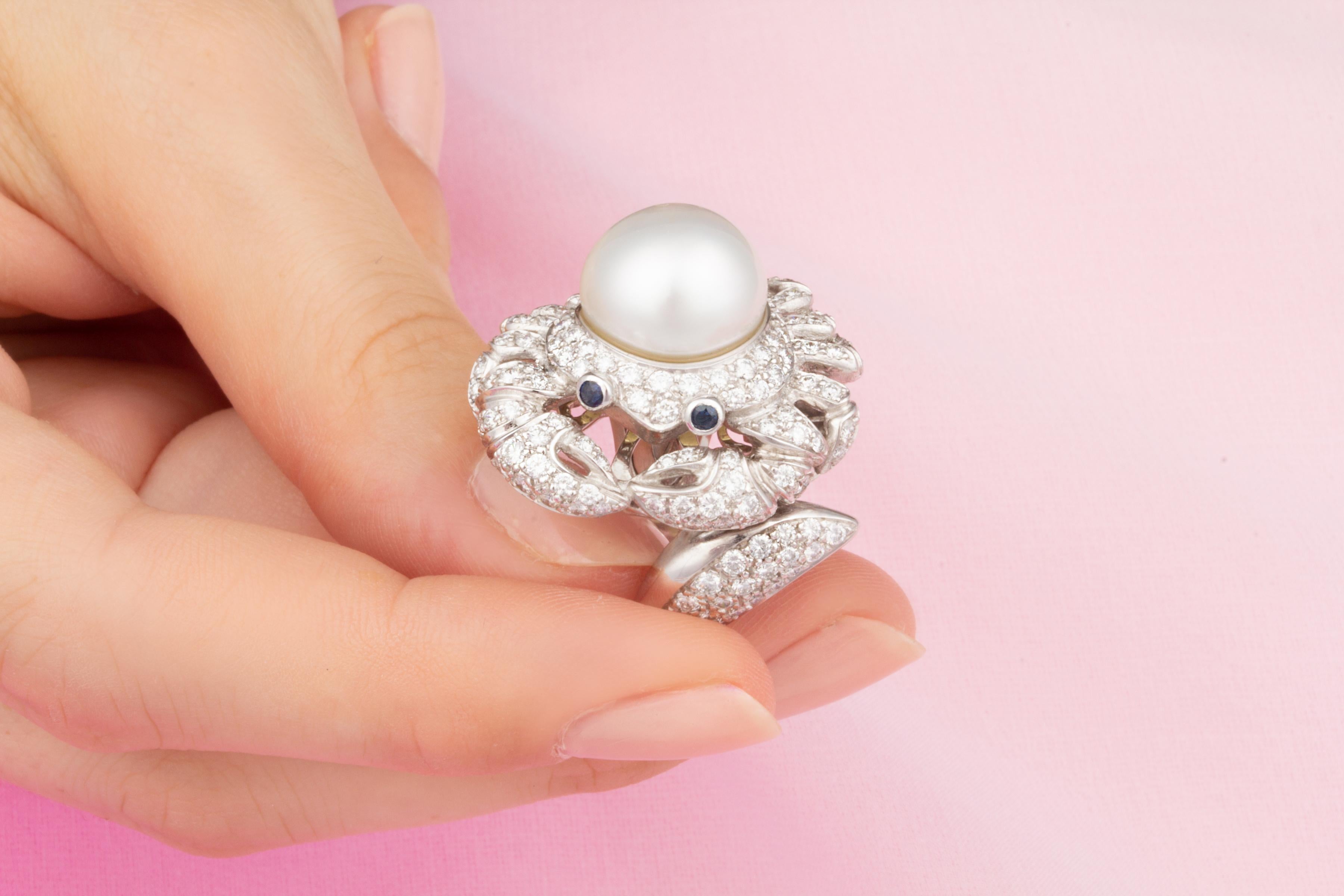 Cáncer Zodíaco Cóctel Anillo Diamantes y Perla  Diseño de Ella Gafter en Nuevo estado para la venta en New York, NY