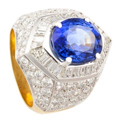 Zafiro azul de Ceilán de 8,19 quilates Anillo de cóctel de diamantes diseñado por Ella Gafter