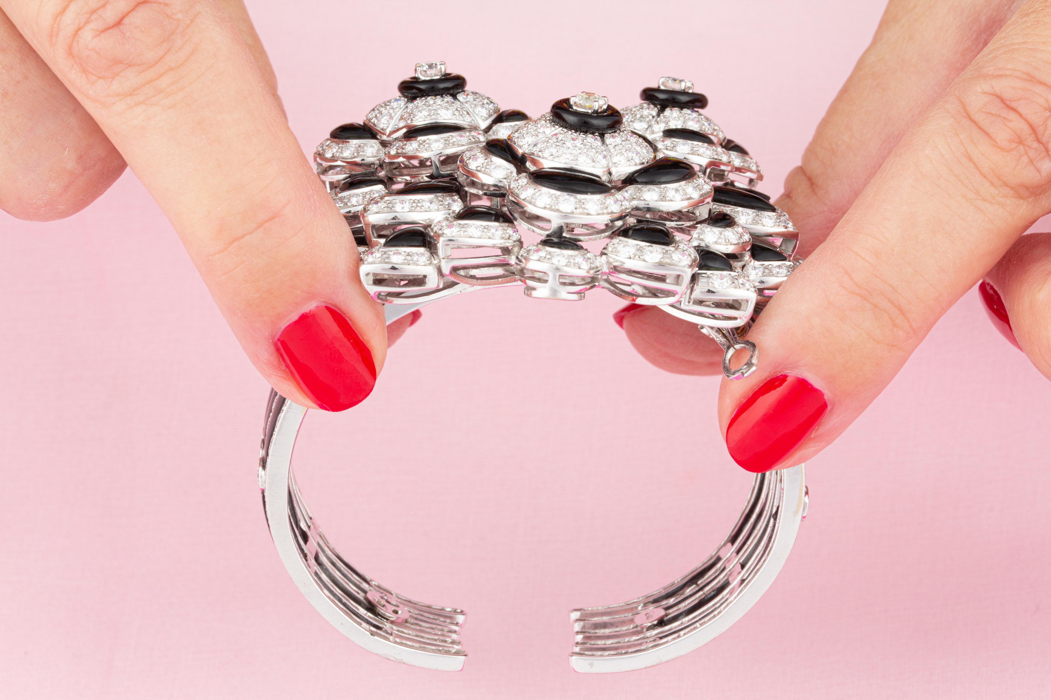 Ella Gafter Art Déco style Diamond Onyx Cuff Bracelet For Sale 3
