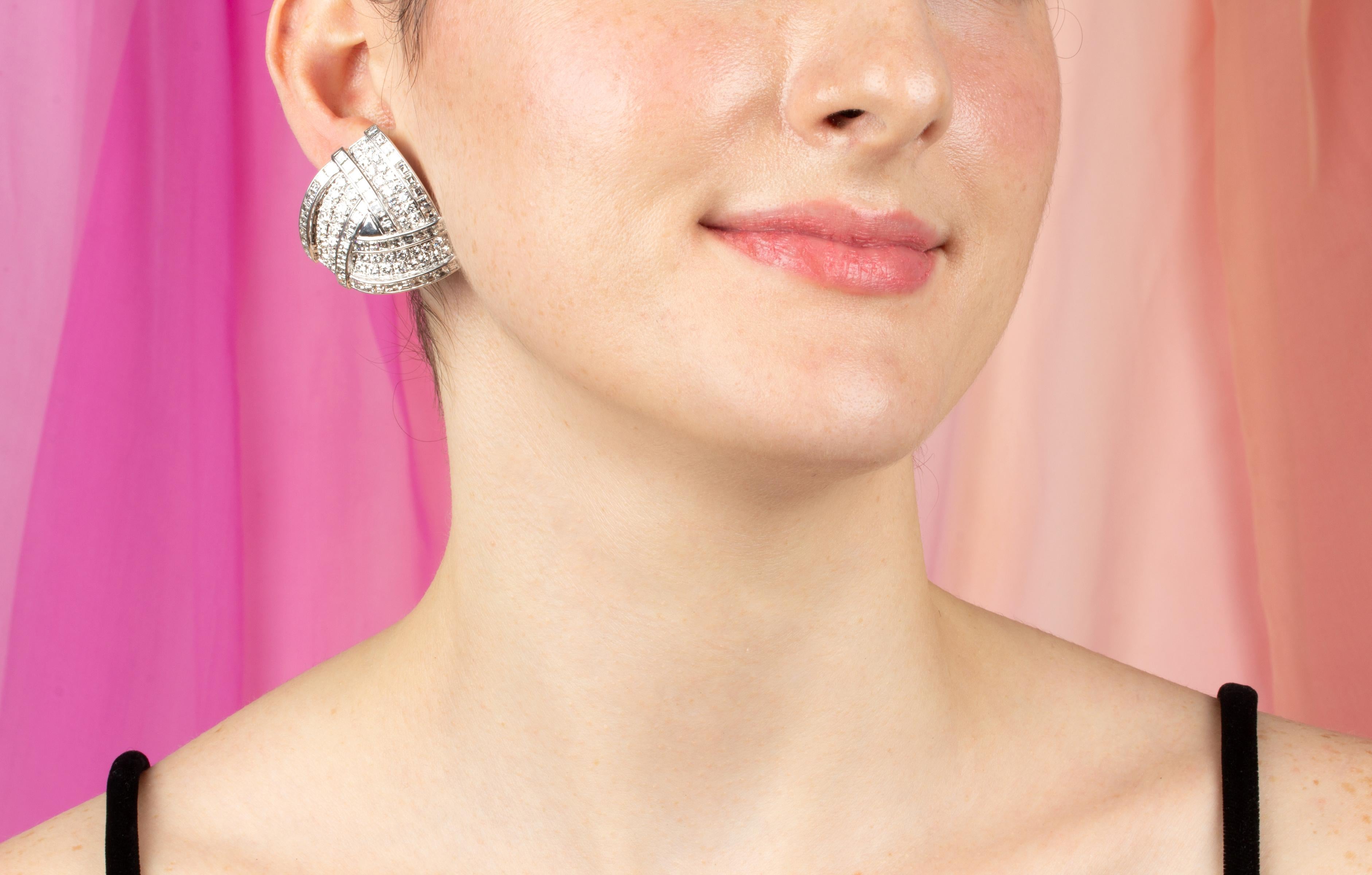 Artiste Boucles d'oreilles à clip en diamant en or blanc Design by Ella Gafter en vente