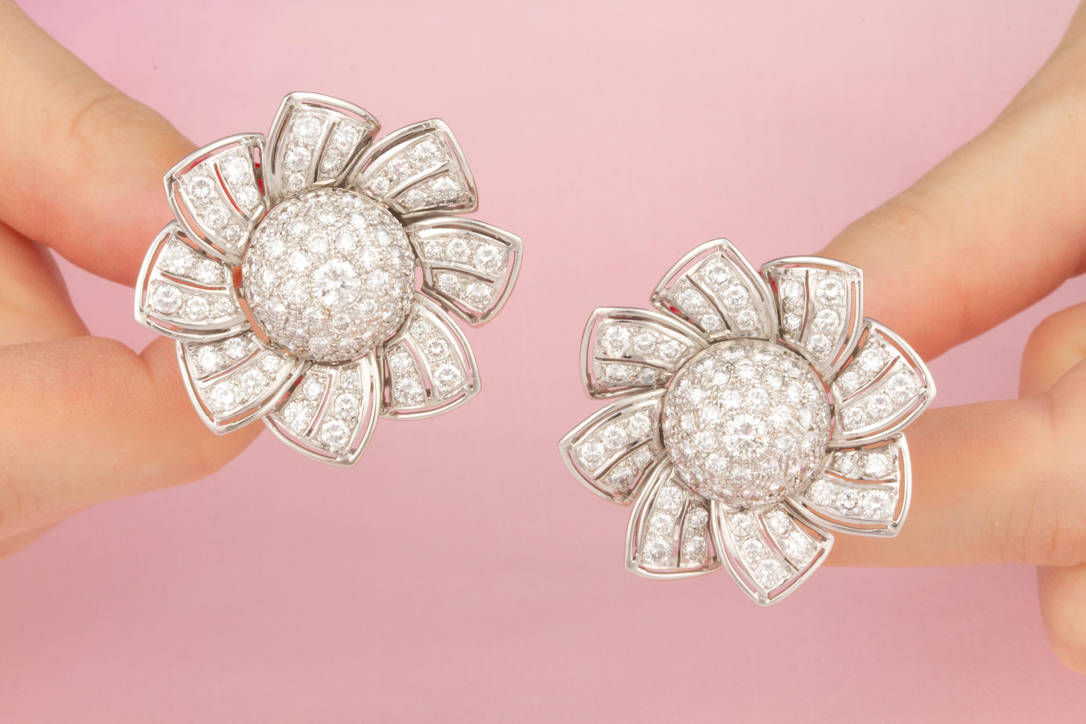 Ella Gafter Diamond White Gold Flower Earrings  In New Condition In New York, NY
