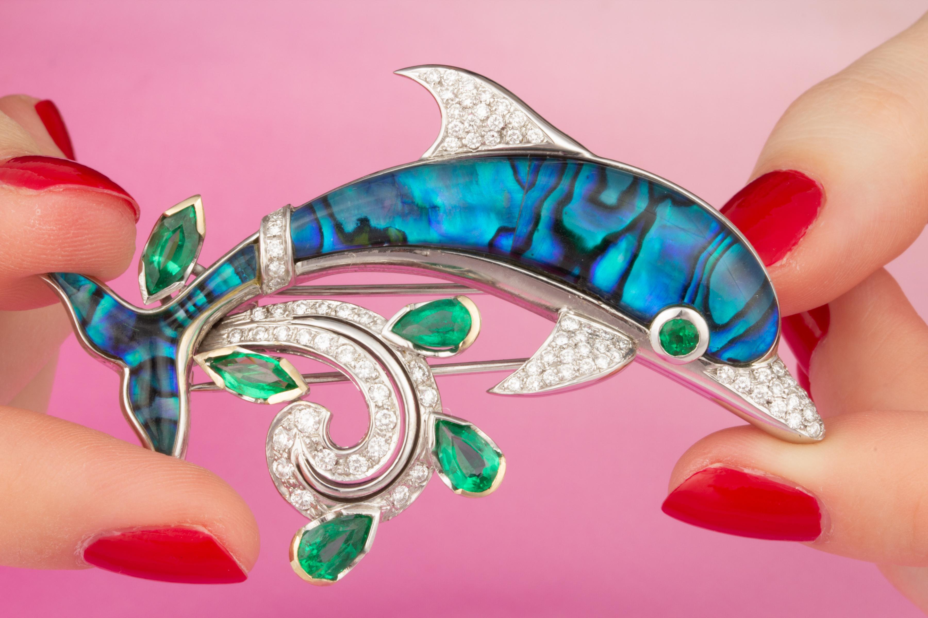 Ella Gafter Dolphin Emerald Diamond Brooch Pin In New Condition For Sale In New York, NY