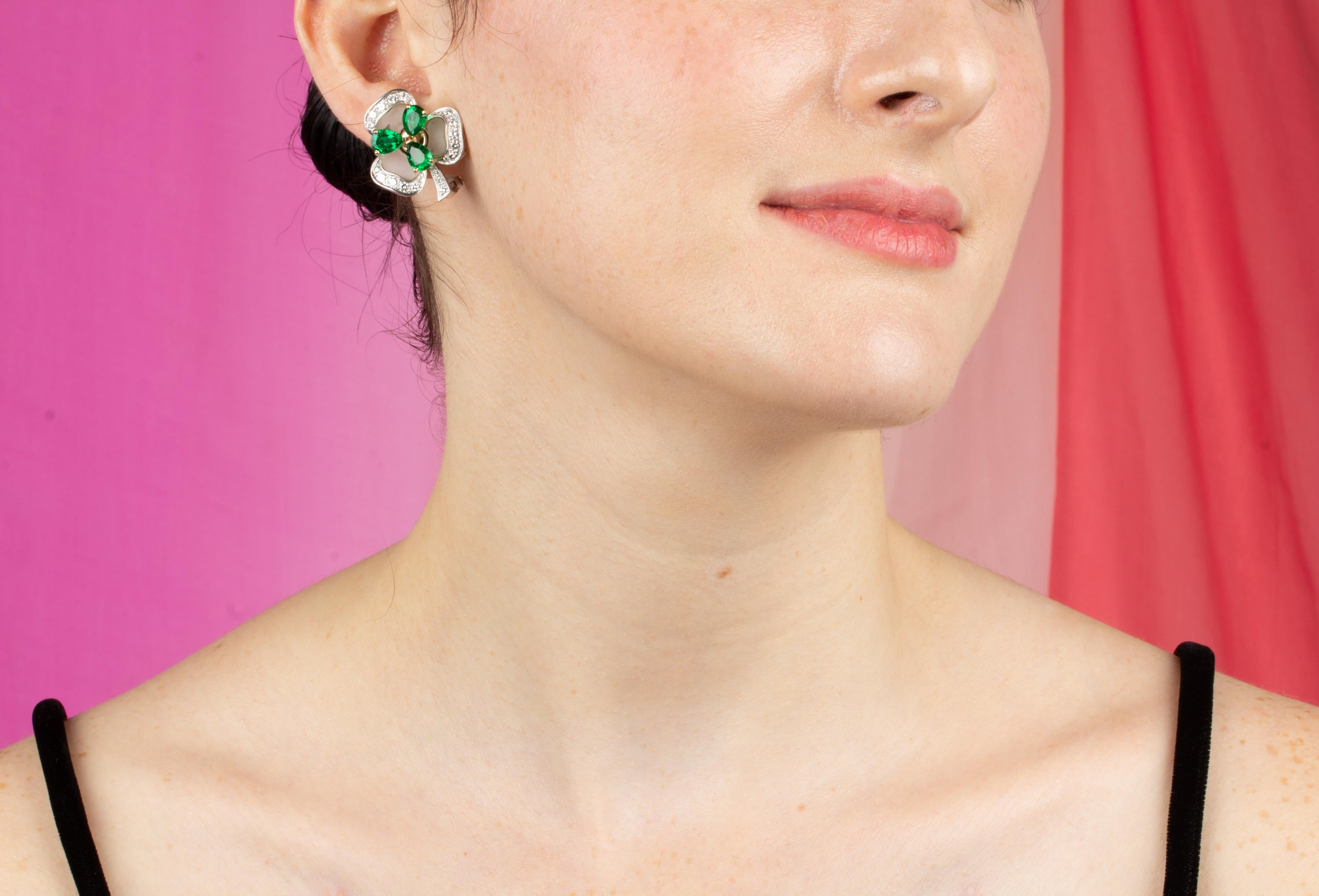 Ella Gafter Smaragd-Diamant-Clover-Ohrringe  (Künstler*in) im Angebot