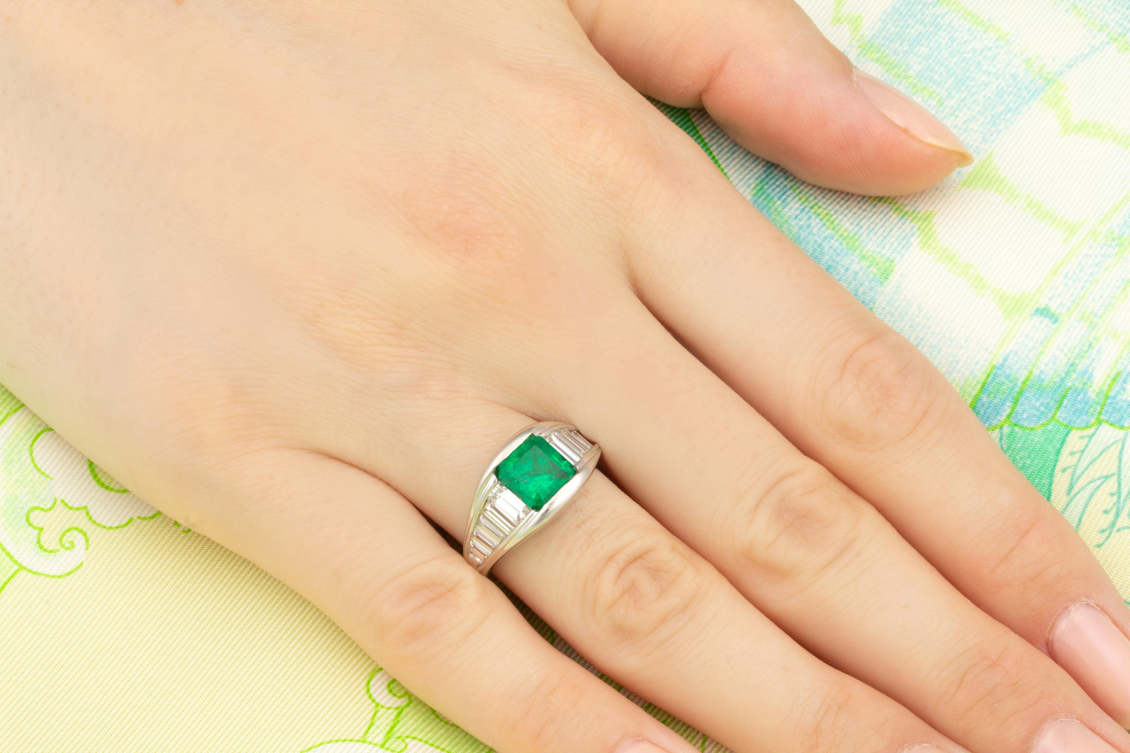 Ella Gafter Verlobungsring mit Smaragd und Diamant (Smaragdschliff) im Angebot