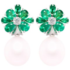 Smaragd-Südseeperlen-Diamant-Tropfen-Ohrringe Design von Ella Gafter