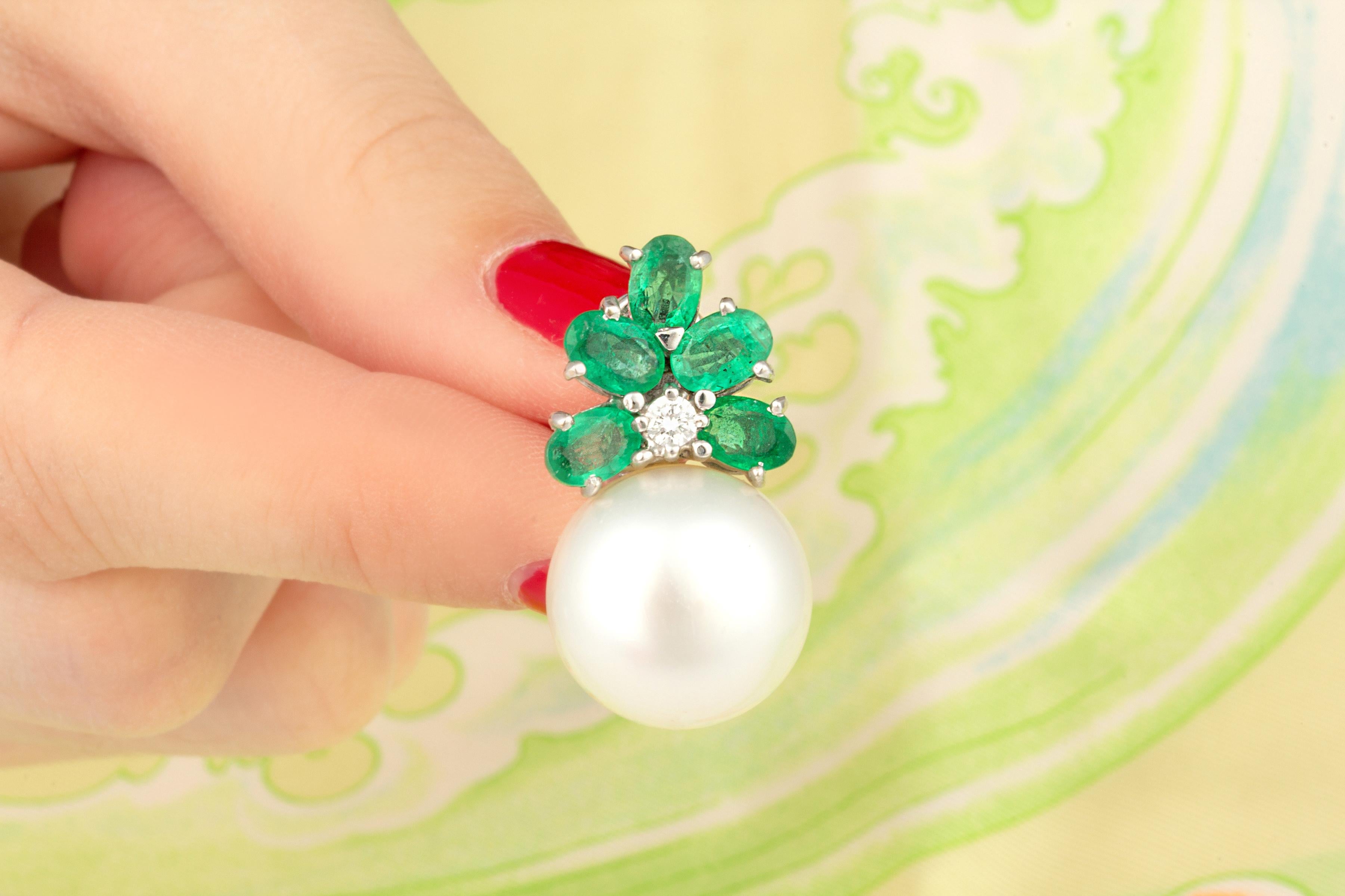 Pendientes de clip con perla esmeralda del mar del Sur y diamantes, diseño de Ella Gafter en venta 2