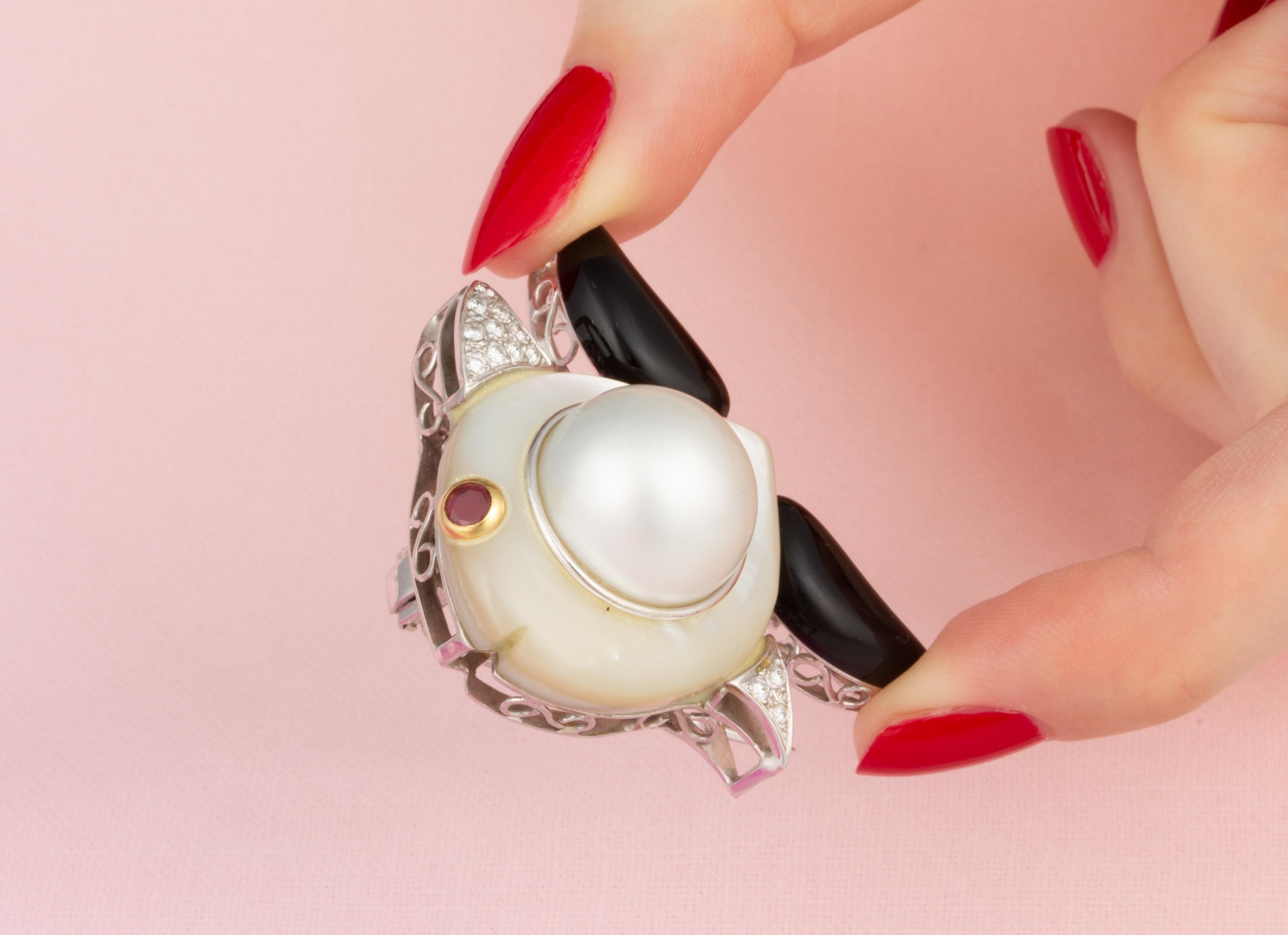 Spilla a forma di pesce con diamanti e onice Art Deco Design/One di Ella Gafter in vendita 1