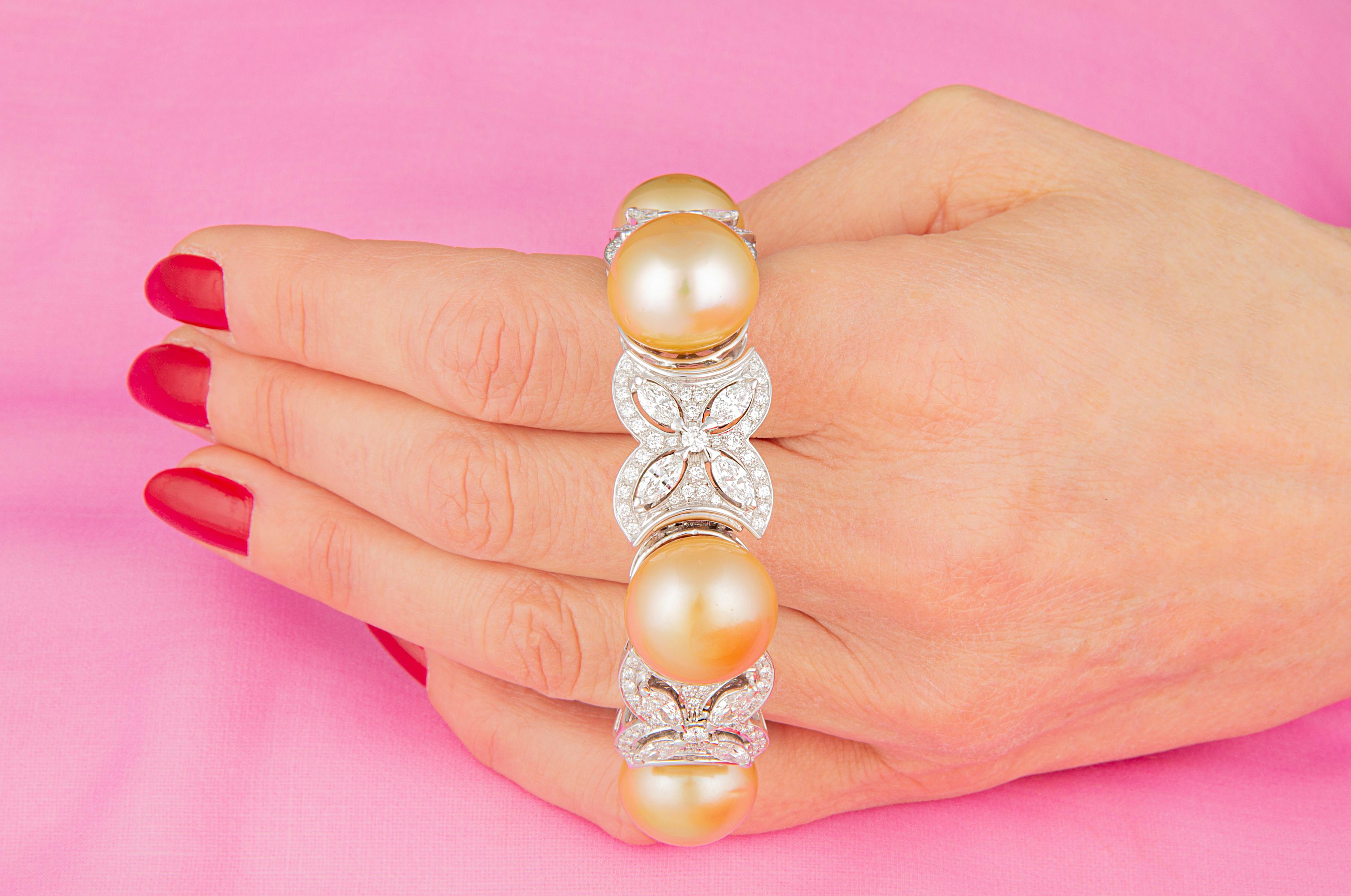 Ella Gafter Goldenes Perlen-Diamant-Manschettenarmband im Angebot 4