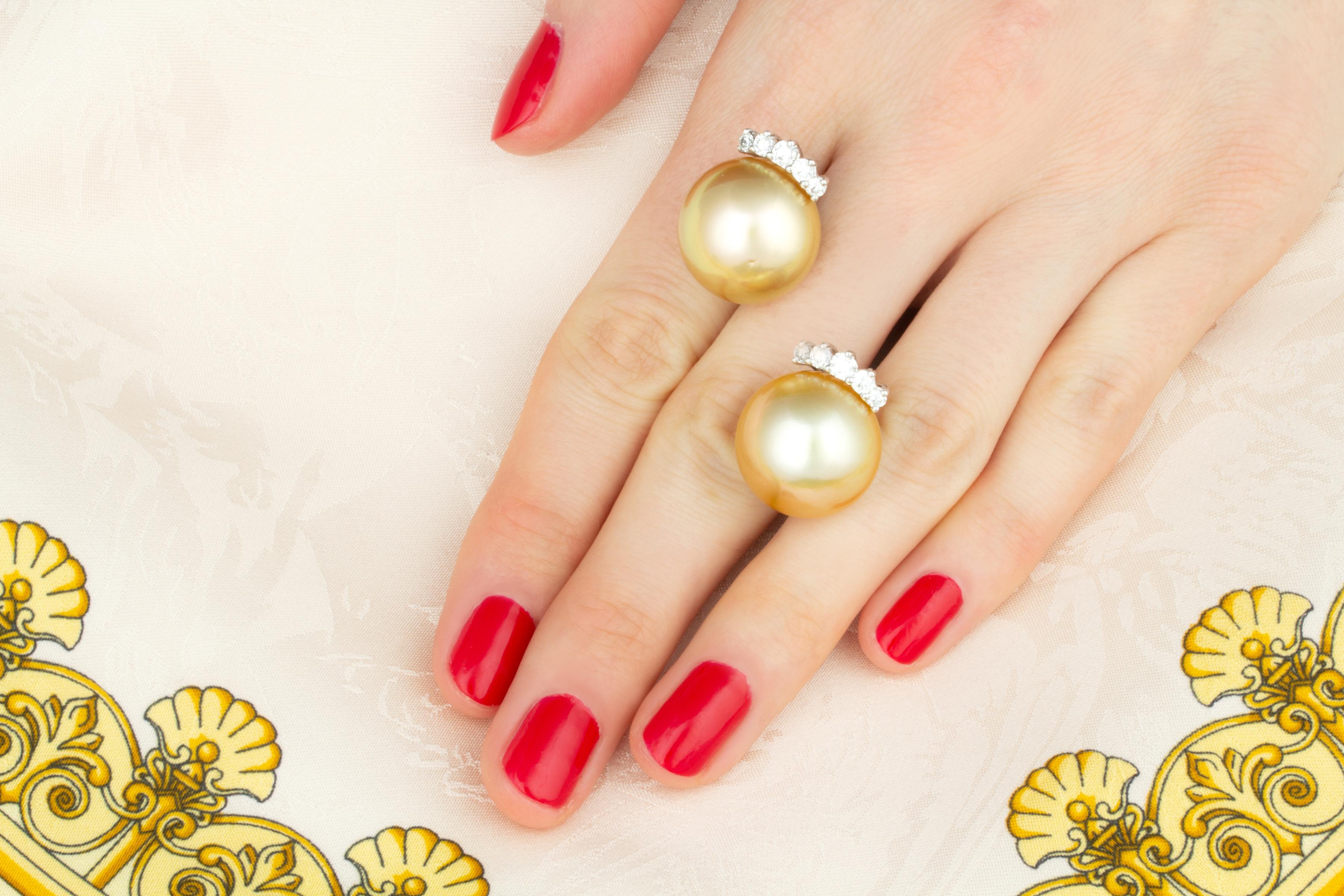 Ella Gafter Goldene Perlen-Diamant-Ohrclips (Brillantschliff) im Angebot