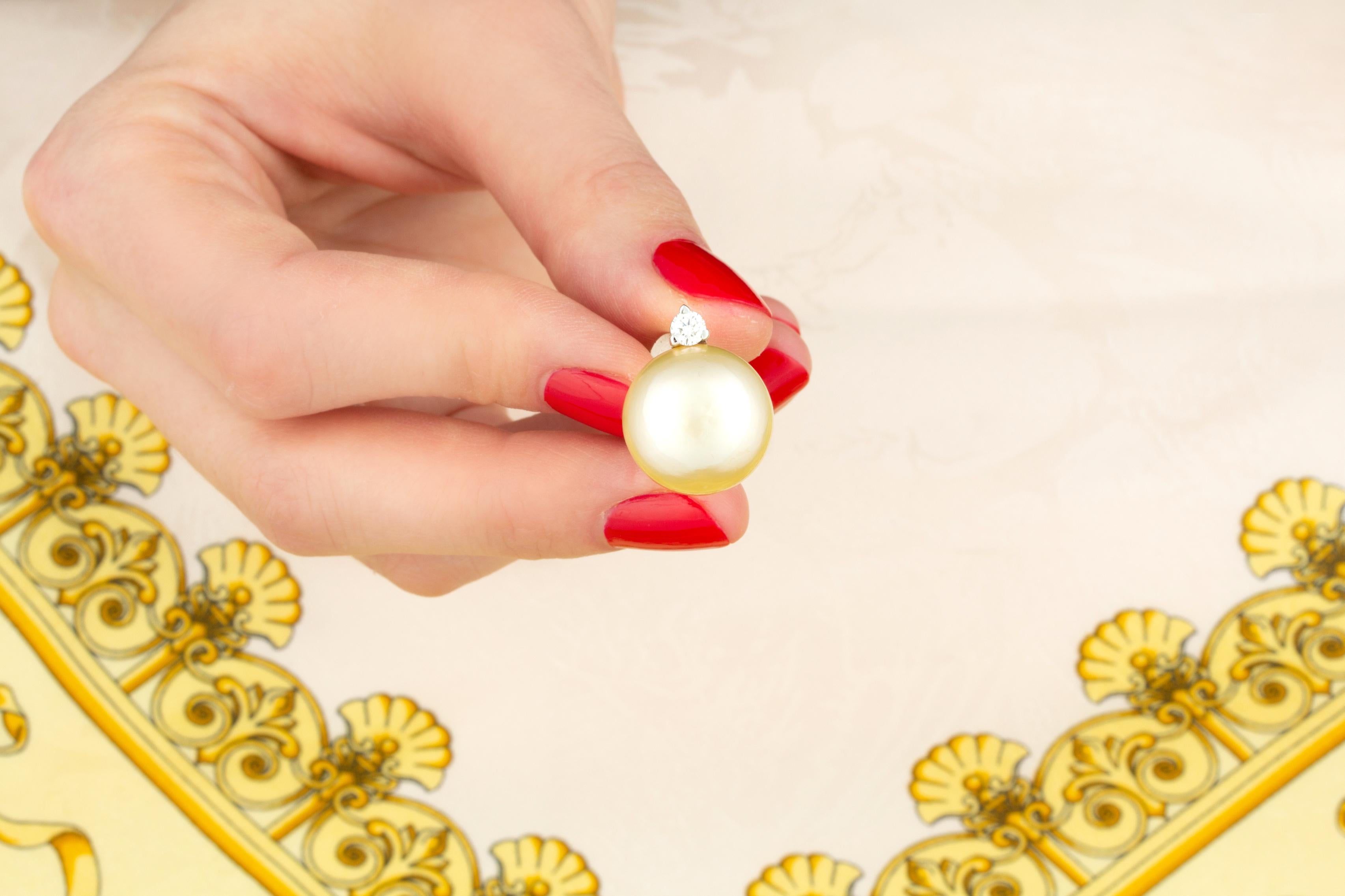 Ella Gafter Boucles d'oreilles à clip en perles d'or et diamants Neuf - En vente à New York, NY