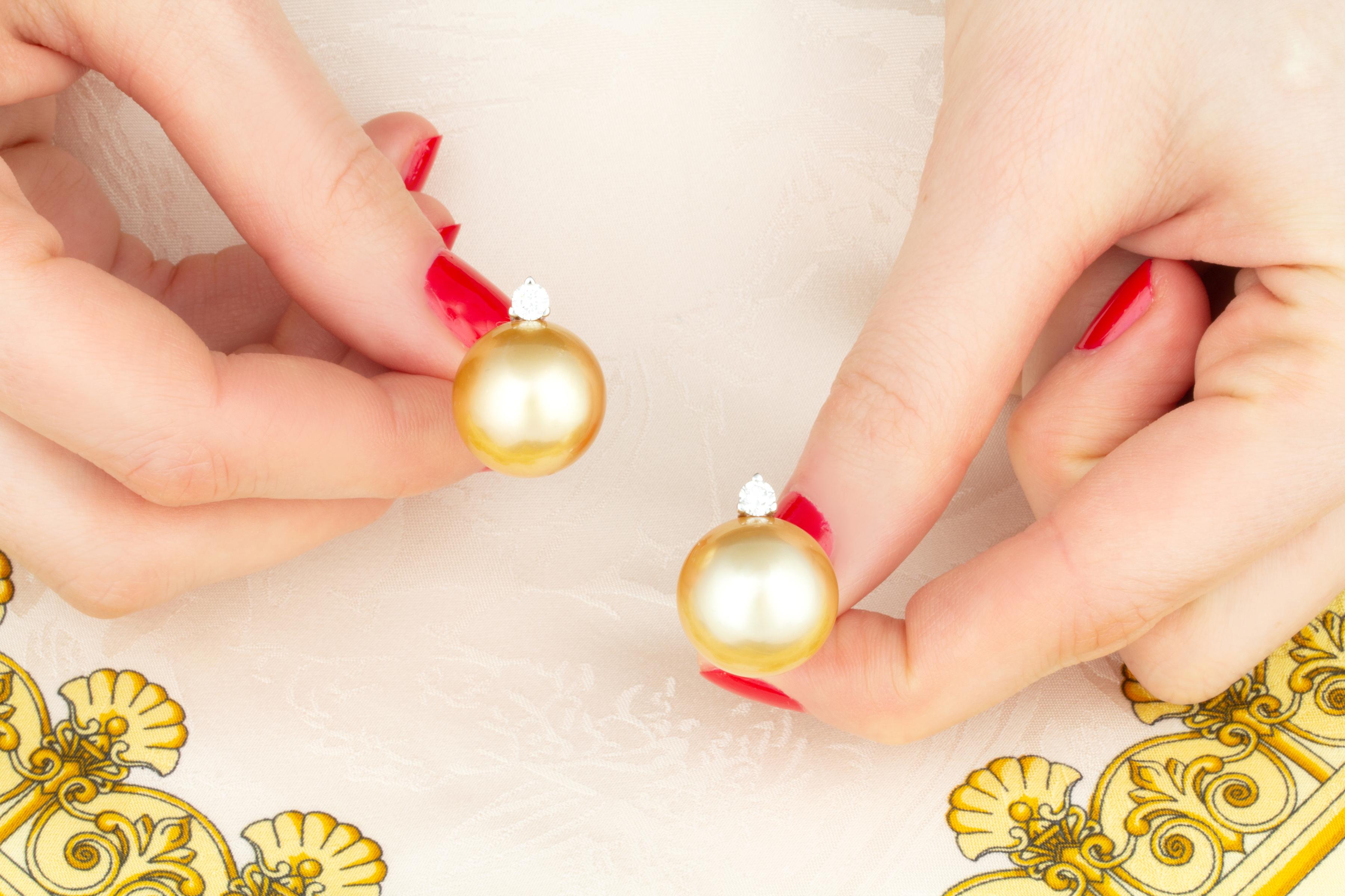 Ella Gafter Boucles d'oreilles à clip en perles d'or et diamants Neuf - En vente à New York, NY