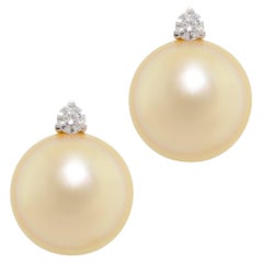 Pendientes de clip con diamantes y perlas doradas Diseño de Ella Gafter