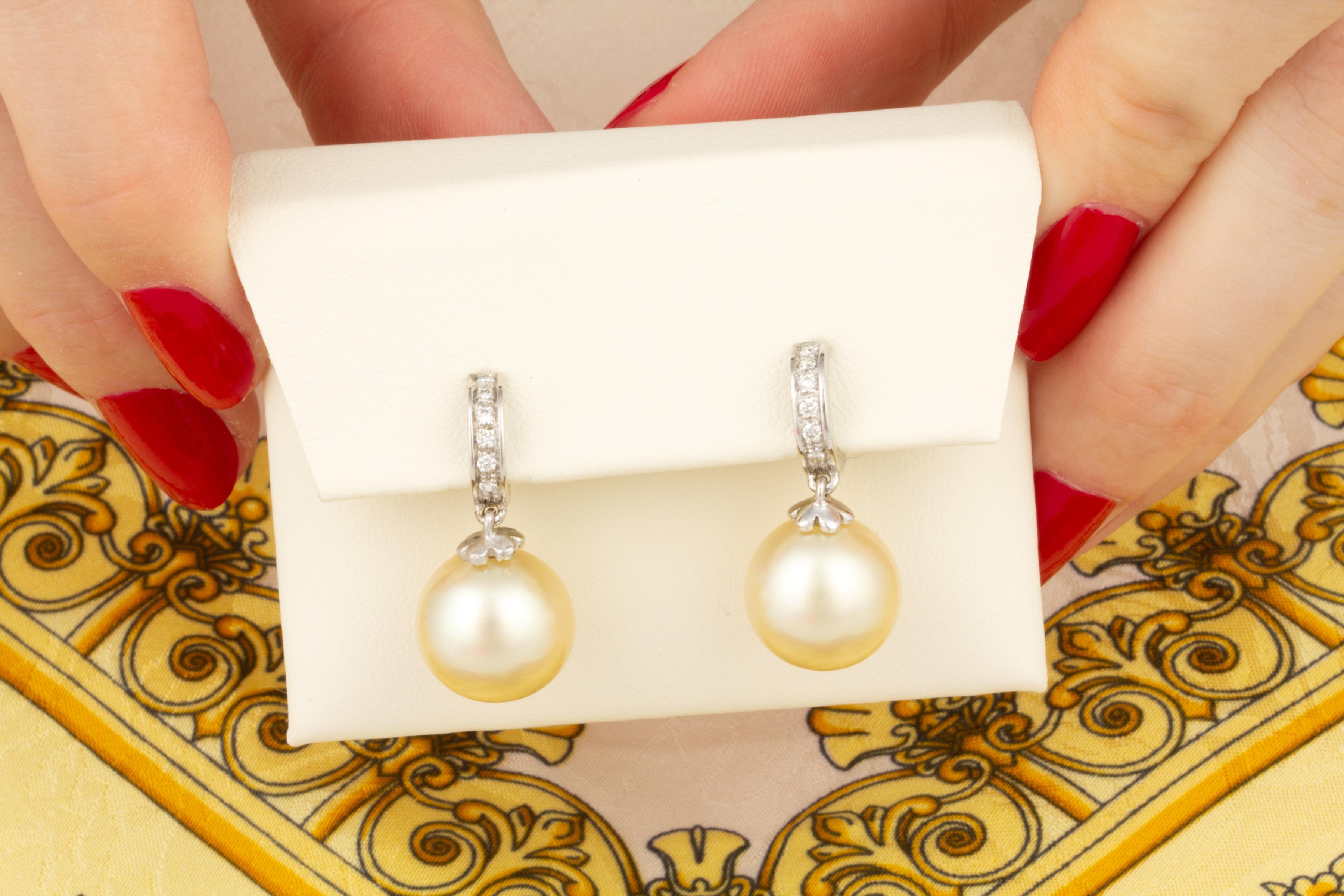 Ella Gafter Goldene Perlen-Diamant-Ohrringe (Künstler*in) im Angebot