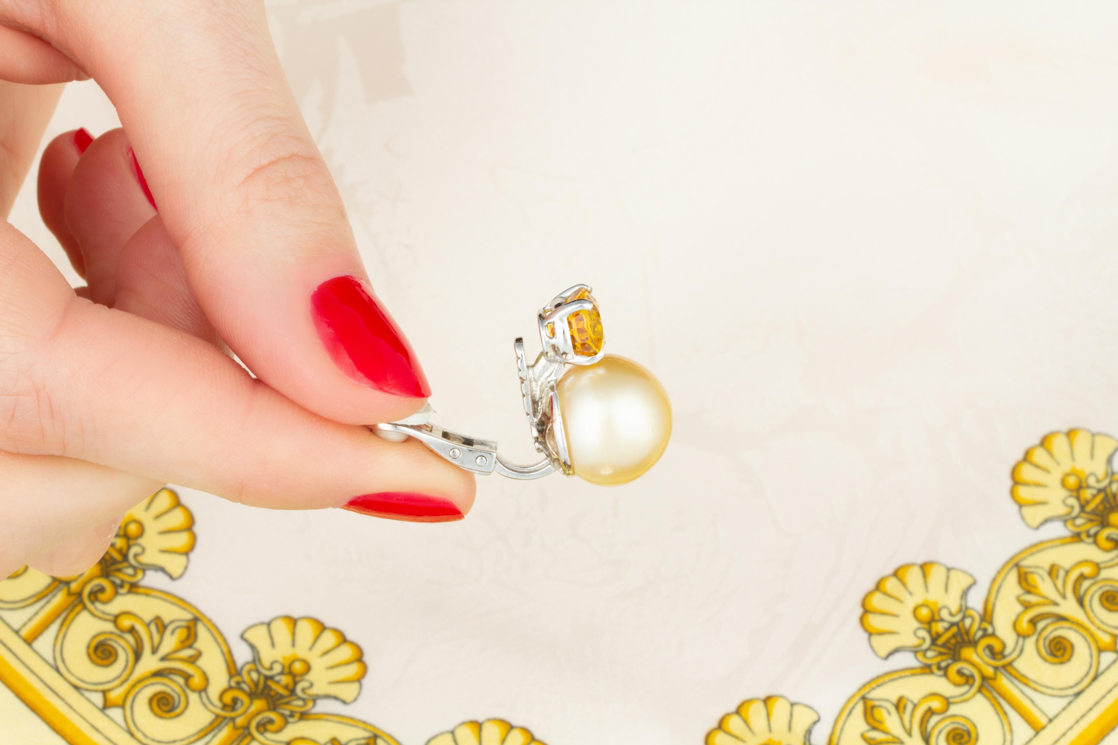Taille ovale Ella Gafter Boucles d'oreilles à clip en perles d'or et saphirs jaunes en vente