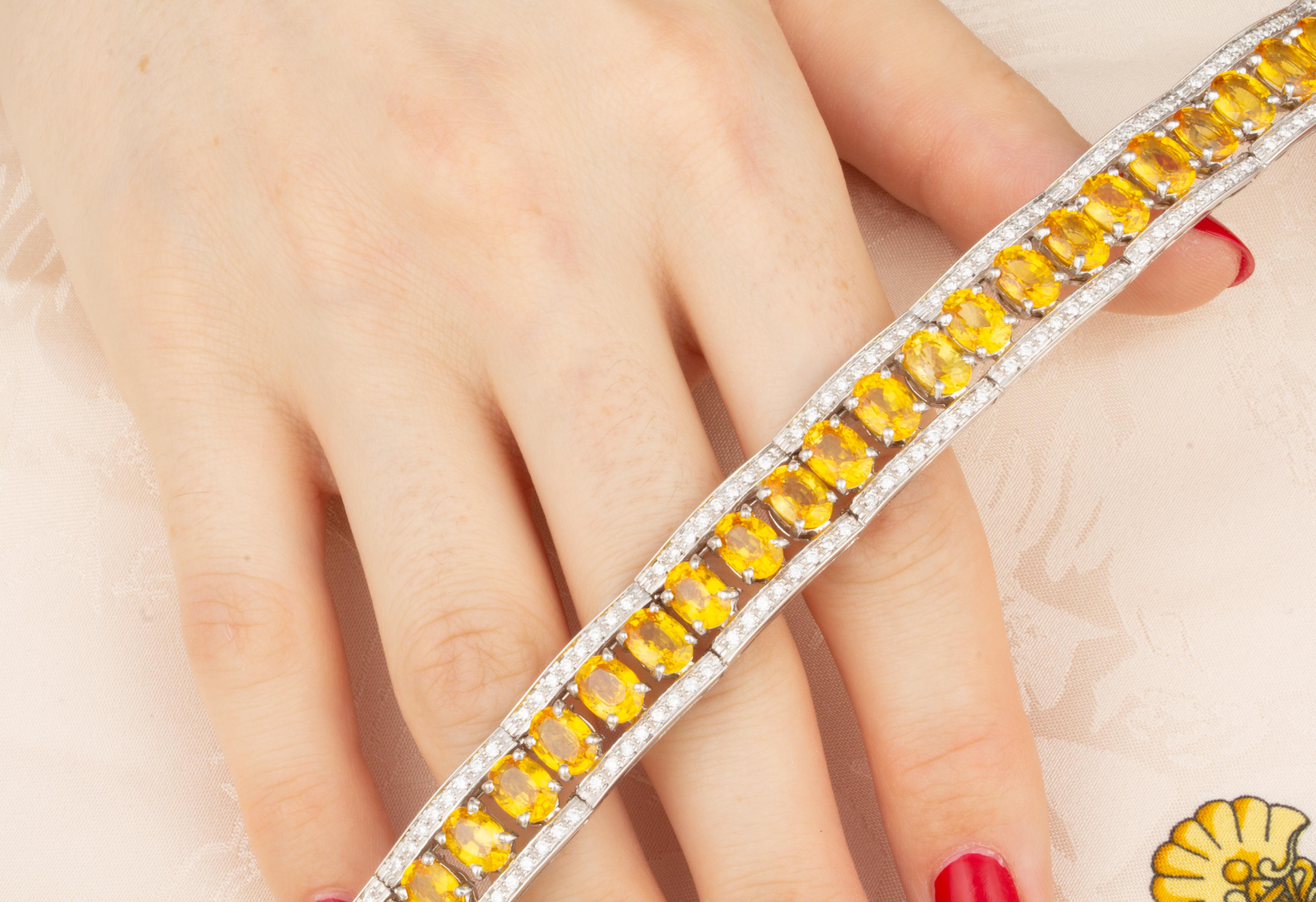 Brazalete de zafiro amarillo dorado y diamantes diseñado por Ella Gafter Artista en venta
