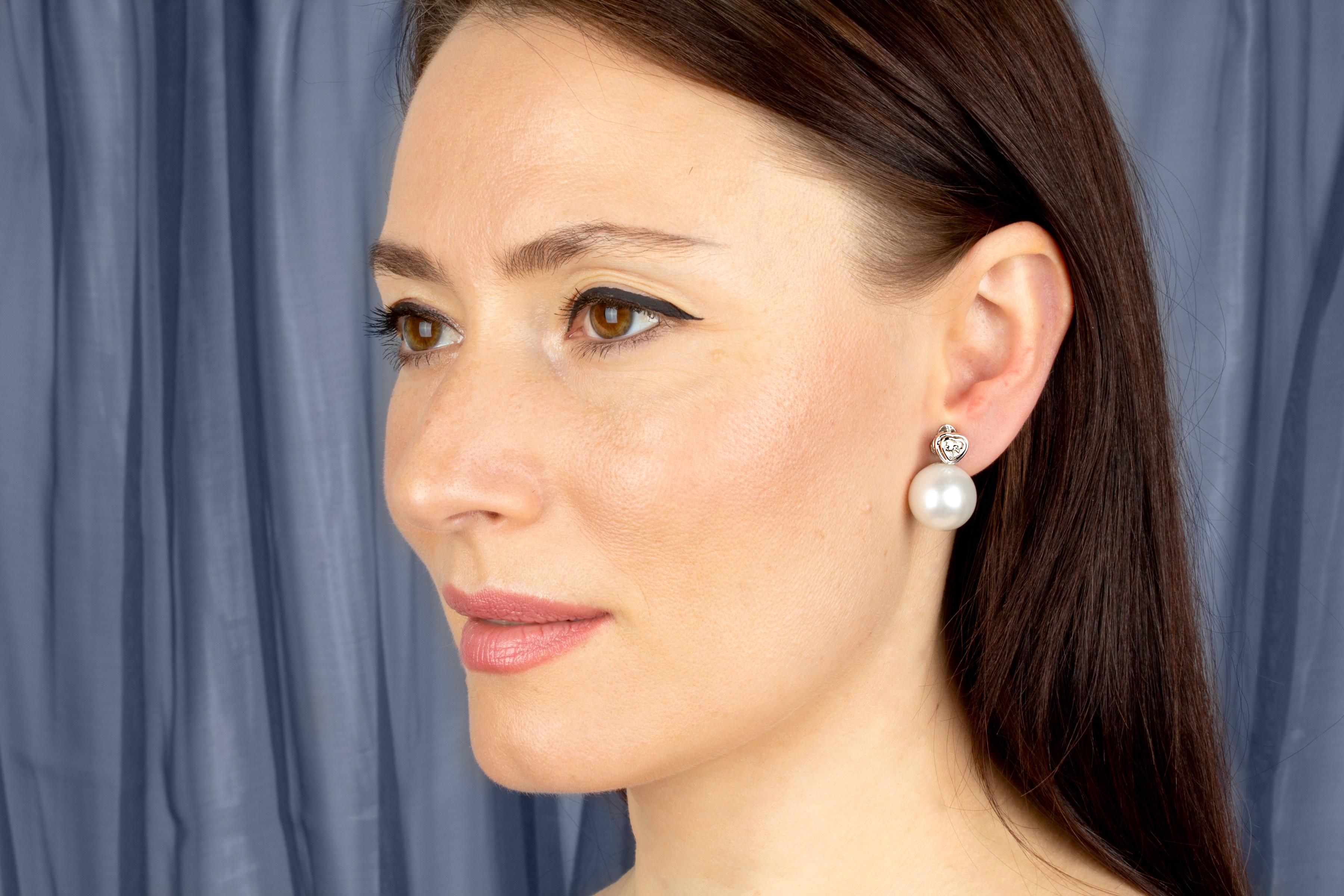 Ella Gafter Herzförmige Diamant-Perlen-Ohrringe (Künstler*in) im Angebot