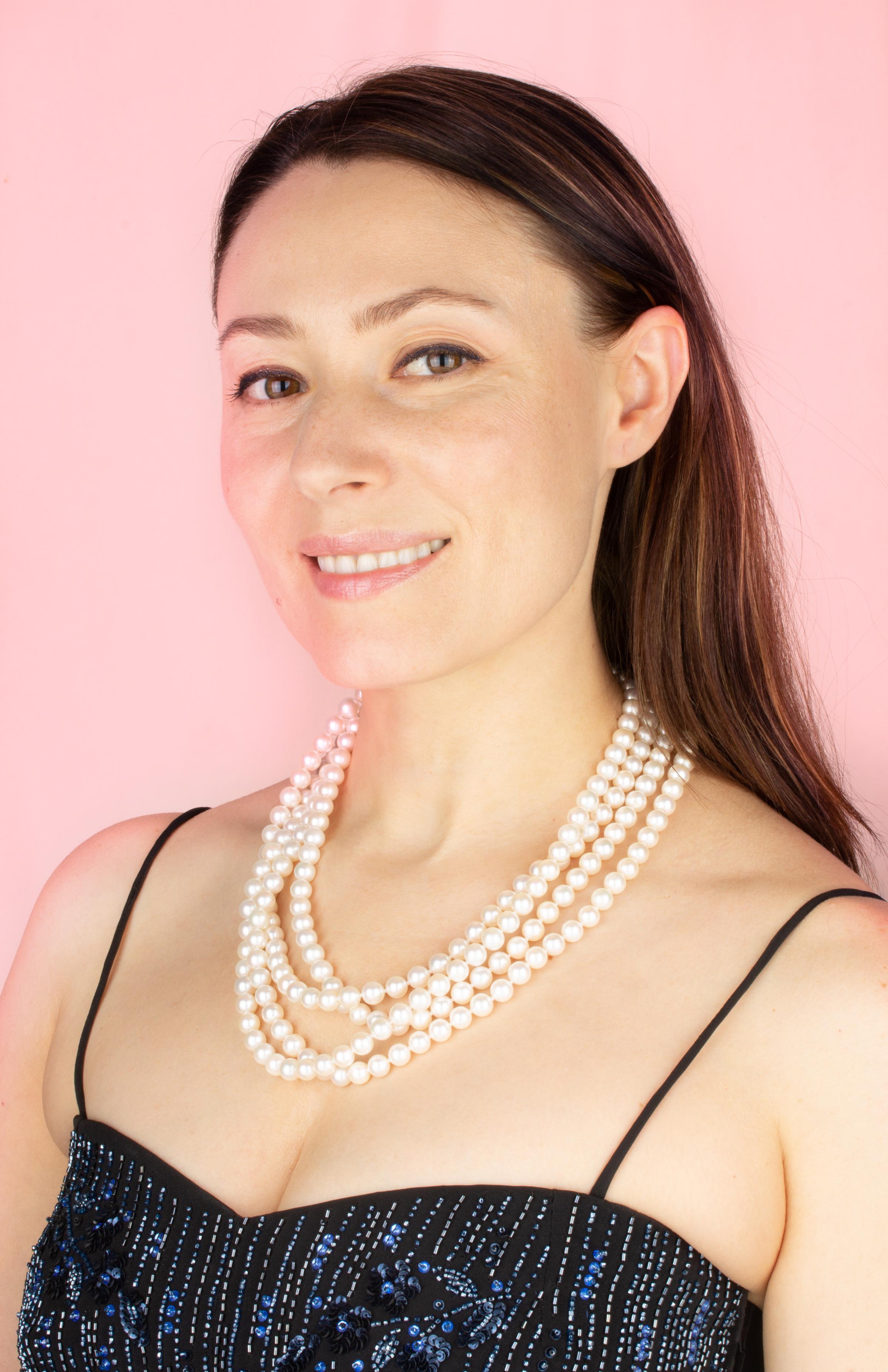 The 85” Japanese Akoya pearl necklace consists of 252 homogeneous round Japanese Akoya pearls (Pinctada Fucata) of 8mm diameter. The pearls display a lovely nacre, lustre, and iridescence. The necklace is held together by a handmade 18 carat white