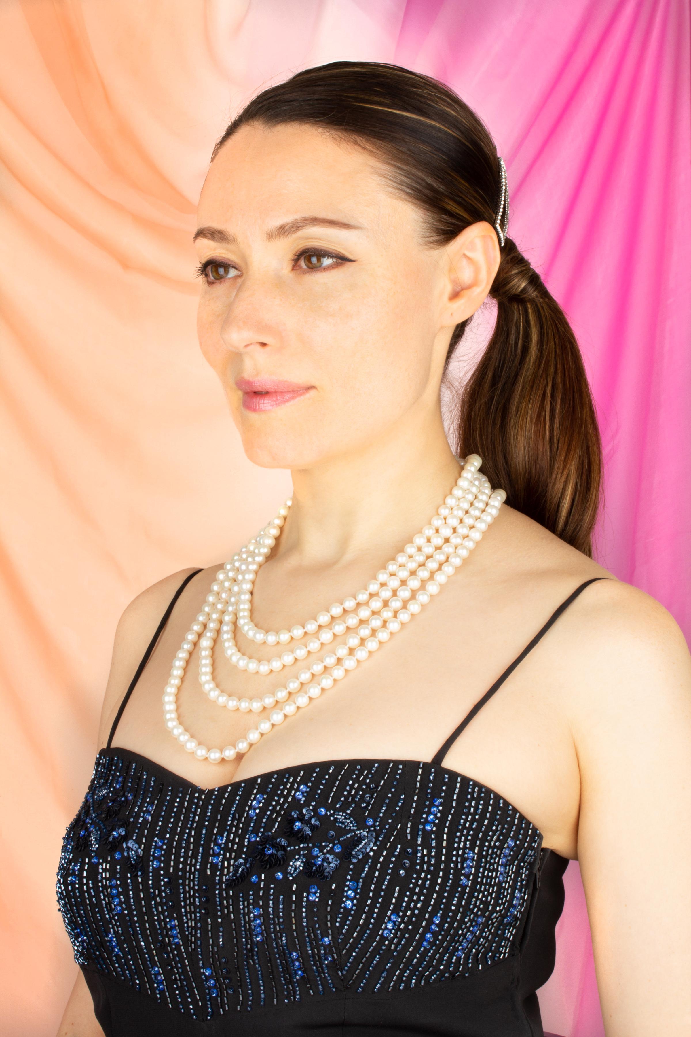 The 88” Japanese Akoya pearl necklace consists of 270 homogeneous round pearls (Pinctada Fucata) of 7.5/8mm diameter. The pearls display a lovely nacre, lustre, and iridescence. The necklace is held together by a handmade 18 carat white gold clasp