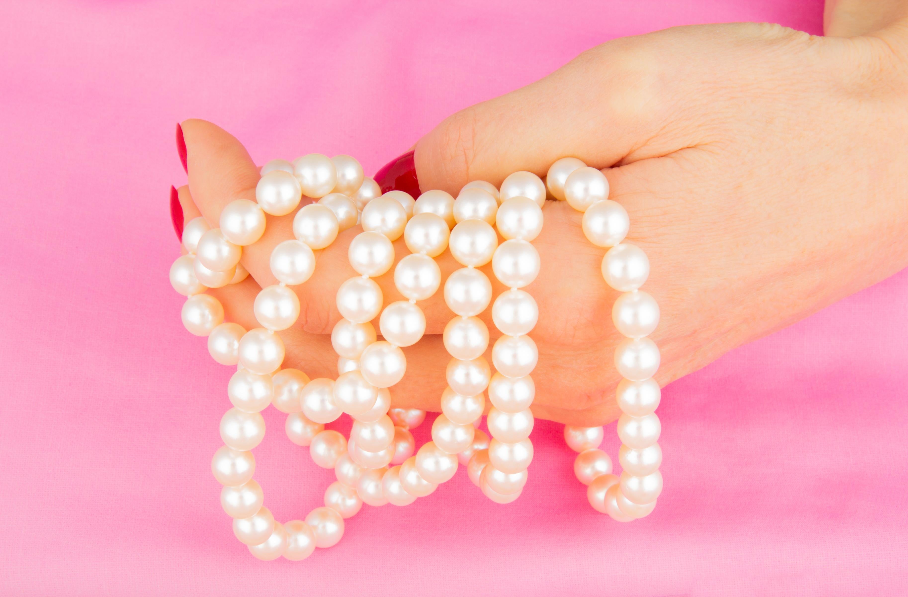 Ella Gafter Japanische lange mehrstrangige Perlenkette (Künstler*in) im Angebot