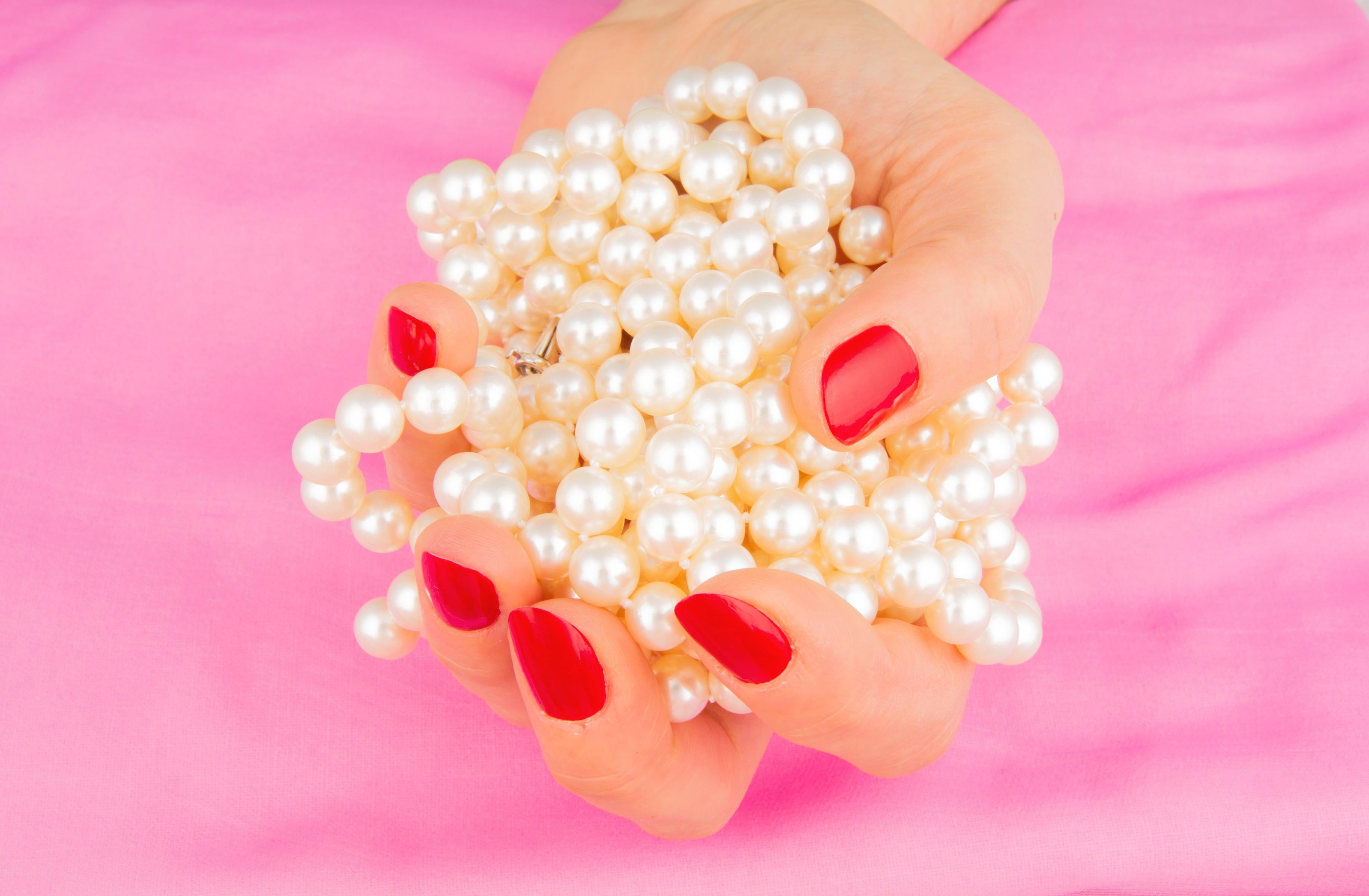 ella gafter pearls