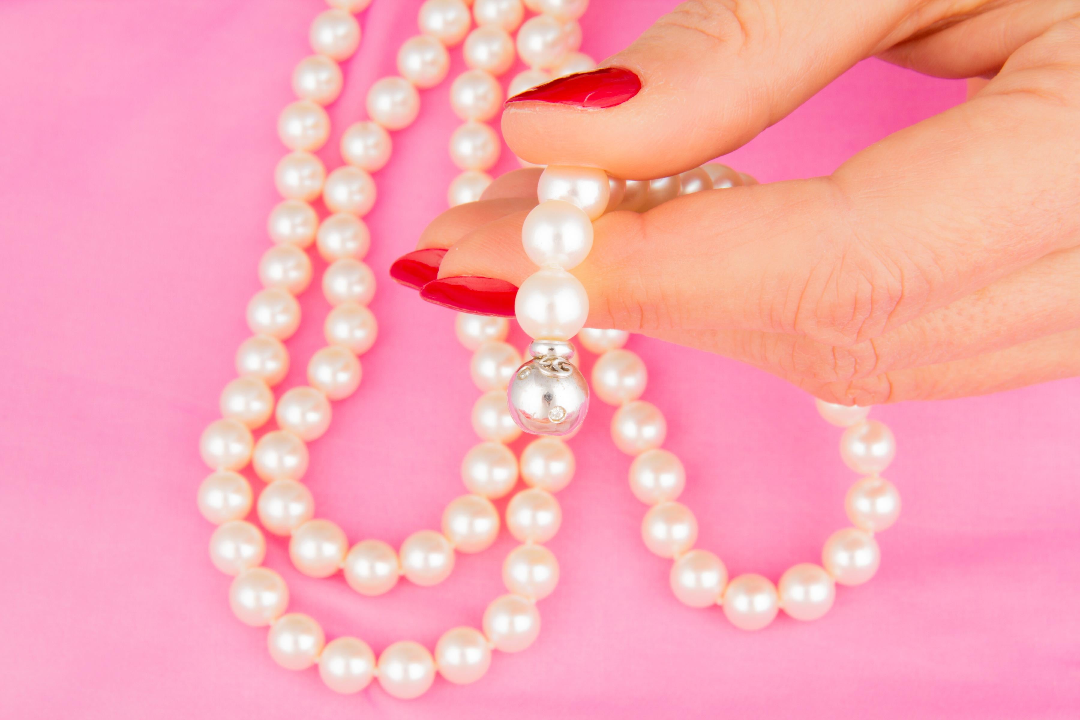 Ella Gafter Japanese Long Multistrand Pearl Necklace In New Condition For Sale In New York, NY