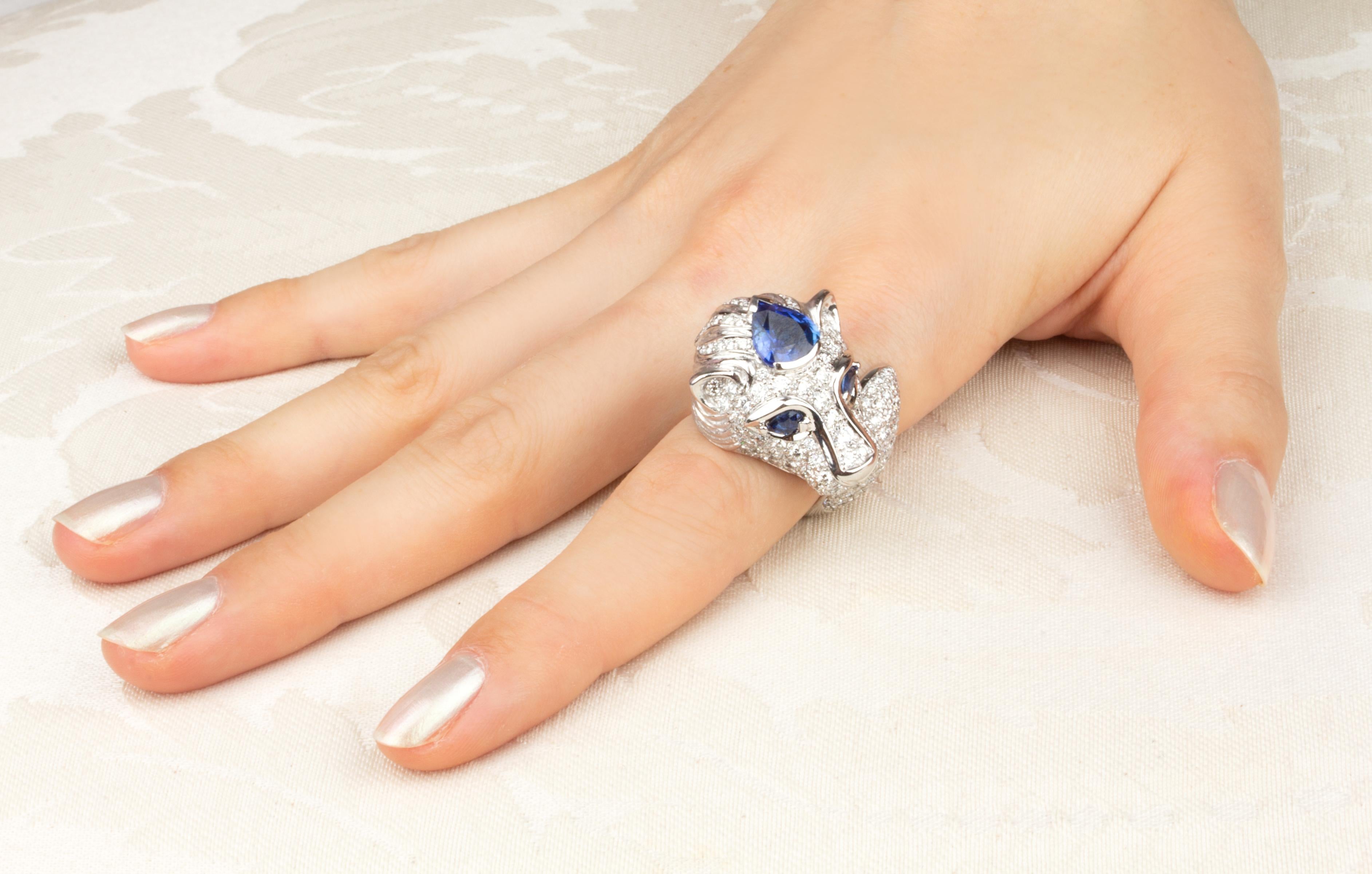 Brilliant Cut Ella Gafter Leo Diamond Zodiac Ring For Sale