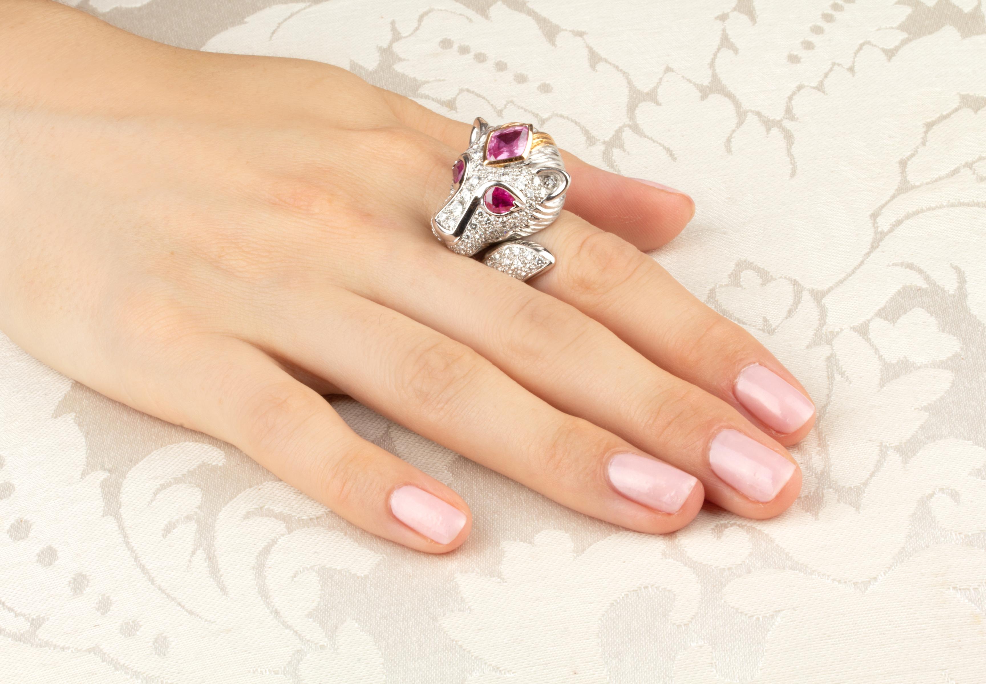 The zodiac Leo ring features faceted pink sapphires for a total of 2.06 carats (eyes and corona). The design is complete with 1.94 carats of diamonds of top quality (F/G-VVS).
The ring is one-of-a-kind. It was handmade in our own workshop in Italy