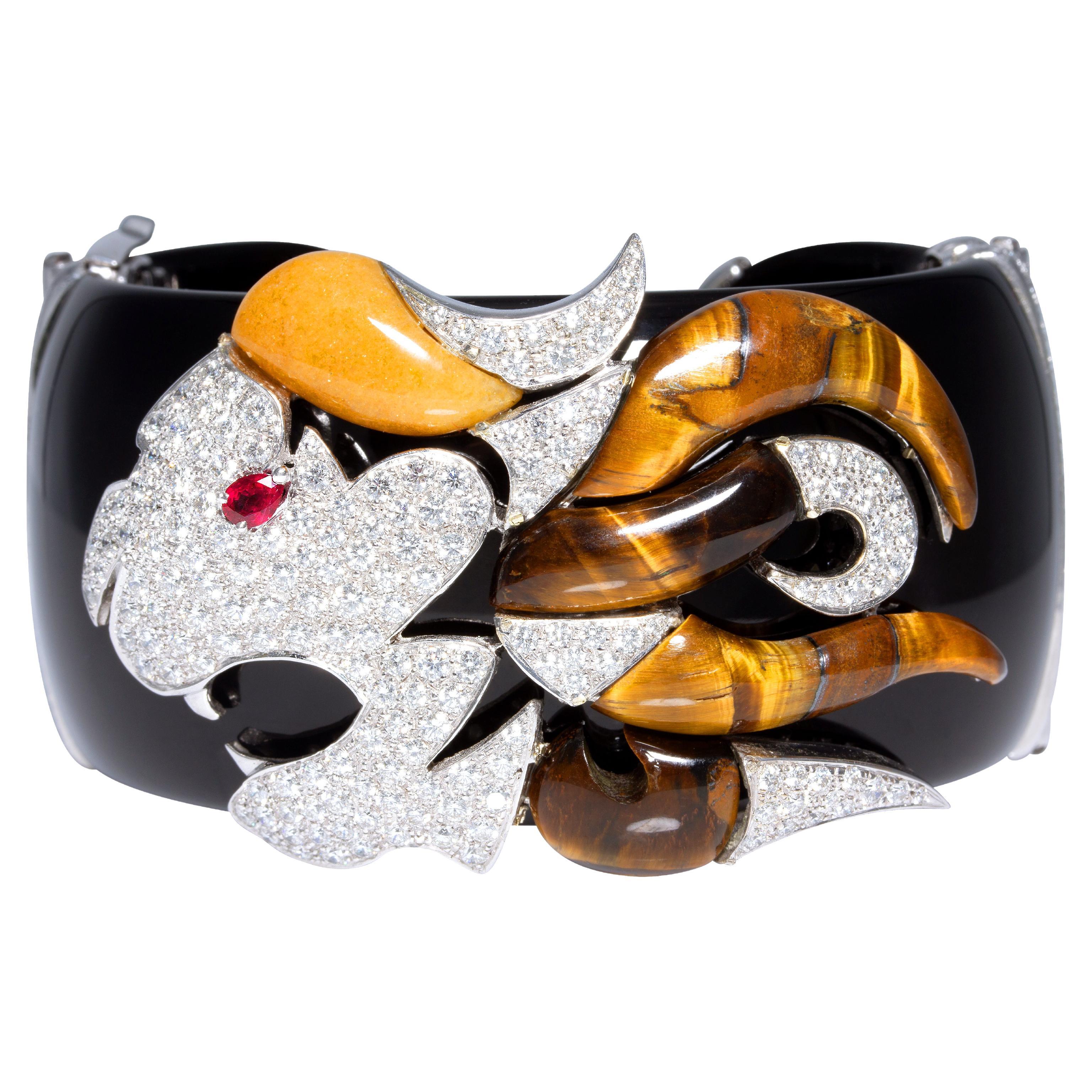 Leo Zodiac Manschettenarmband mit Diamanten im Design von Ella Gafter