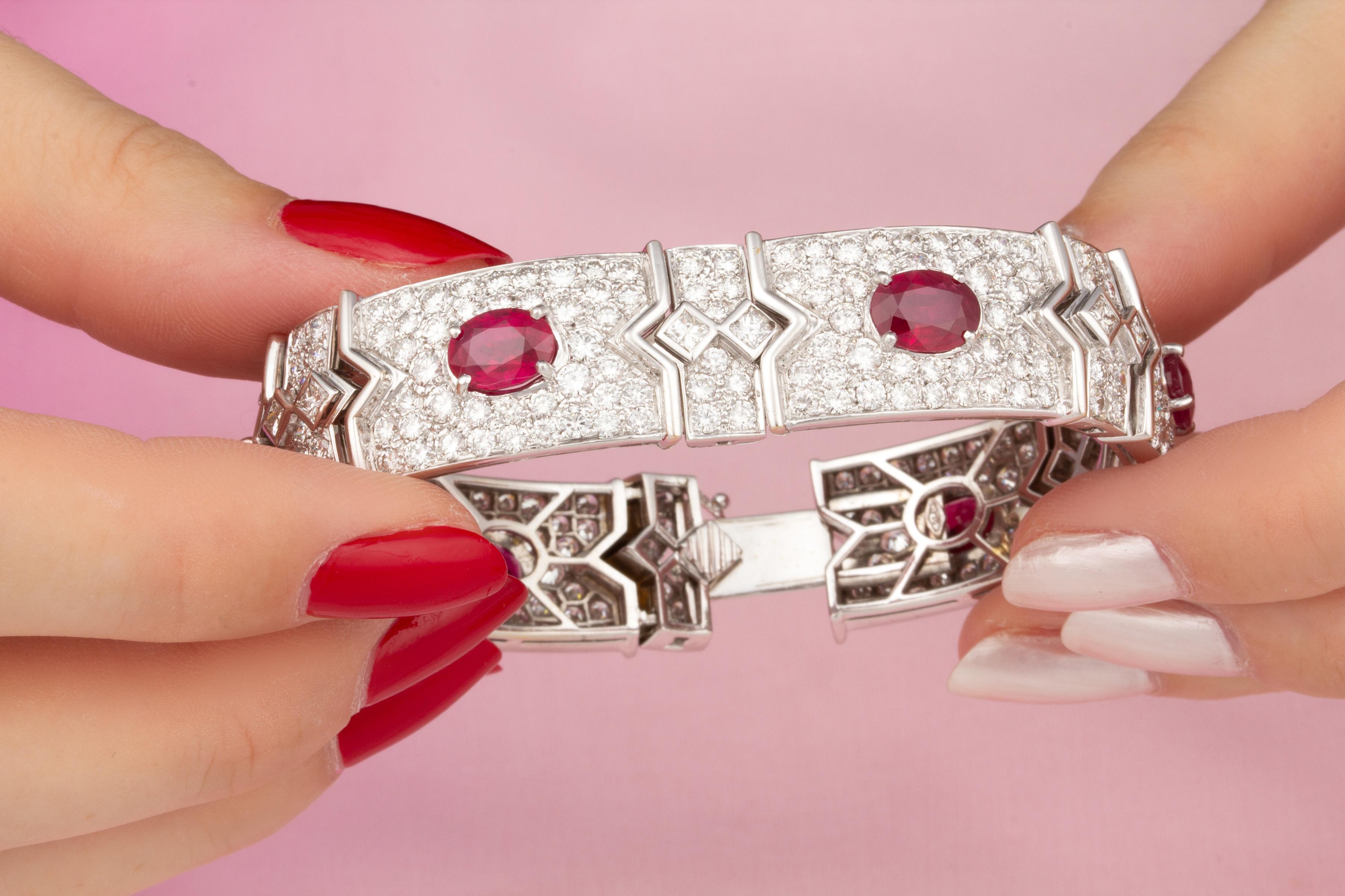Ella Gafter Oval Ruby Diamond Bracelet In New Condition For Sale In New York, NY