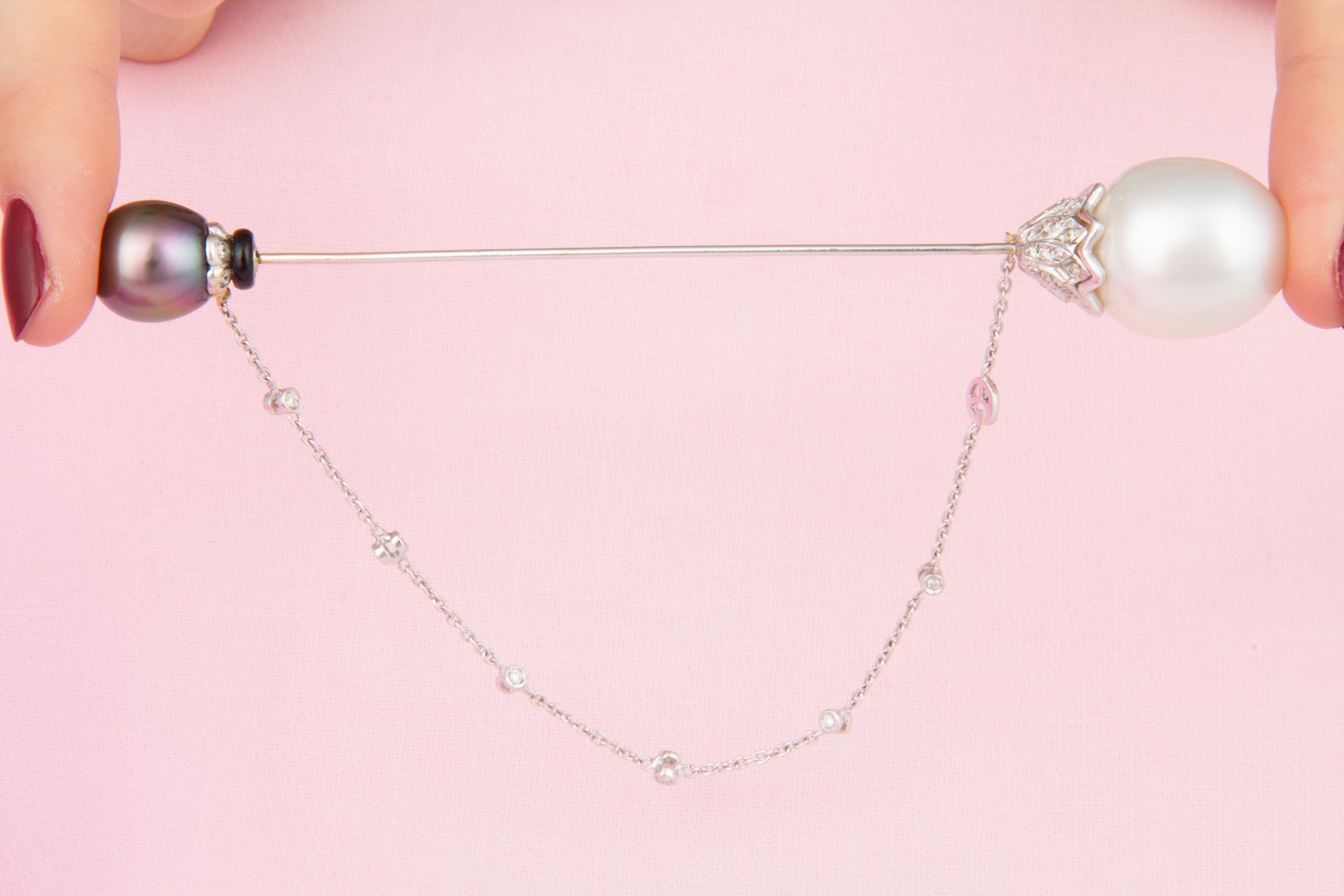 Brilliant Cut Ella Gafter Art Déco style Diamond 19mm Pearl Stick Brooch Pin For Sale