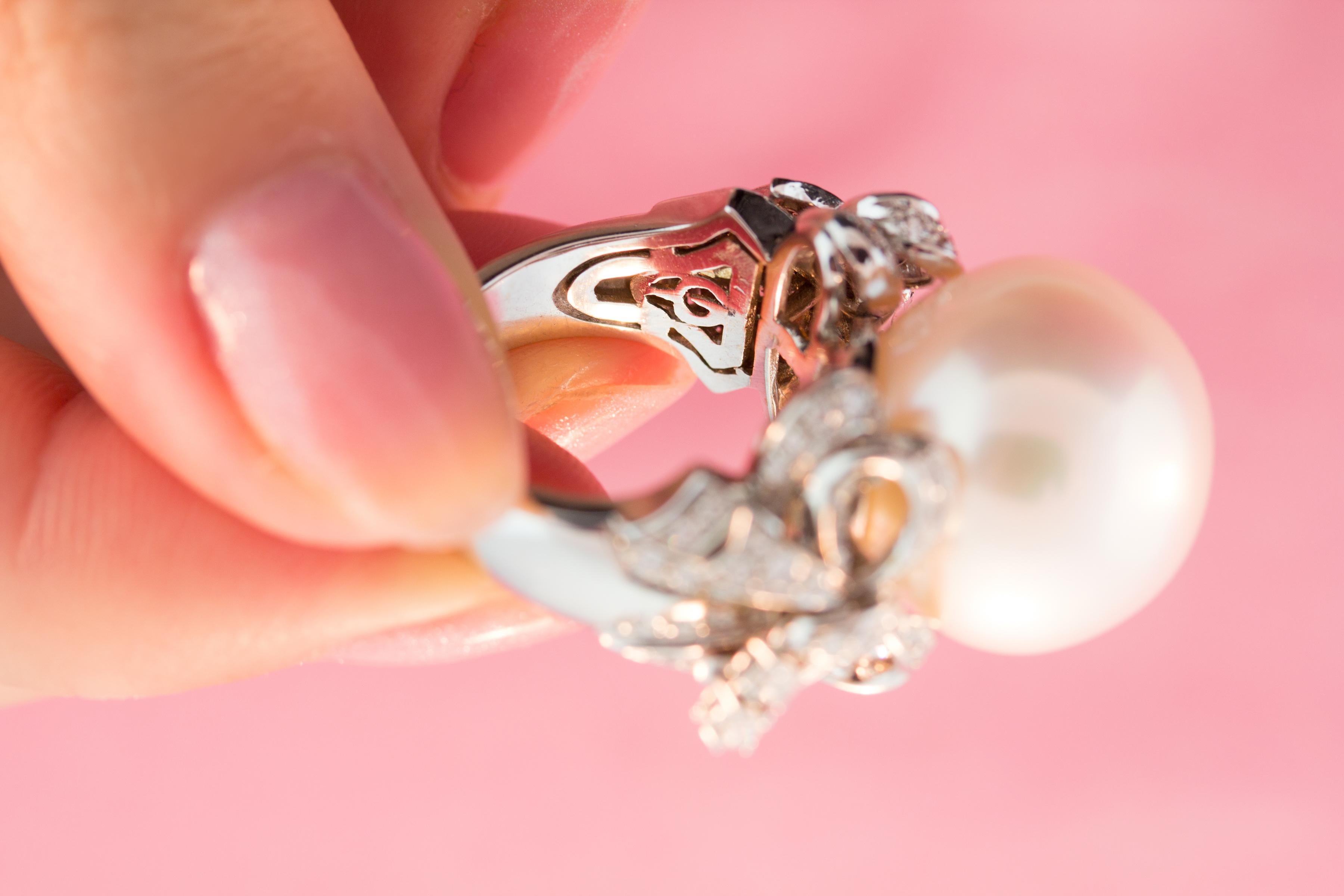 Bague à nœud en perles des mers du Sud et diamants Design/One par Ella Gafter en vente 4