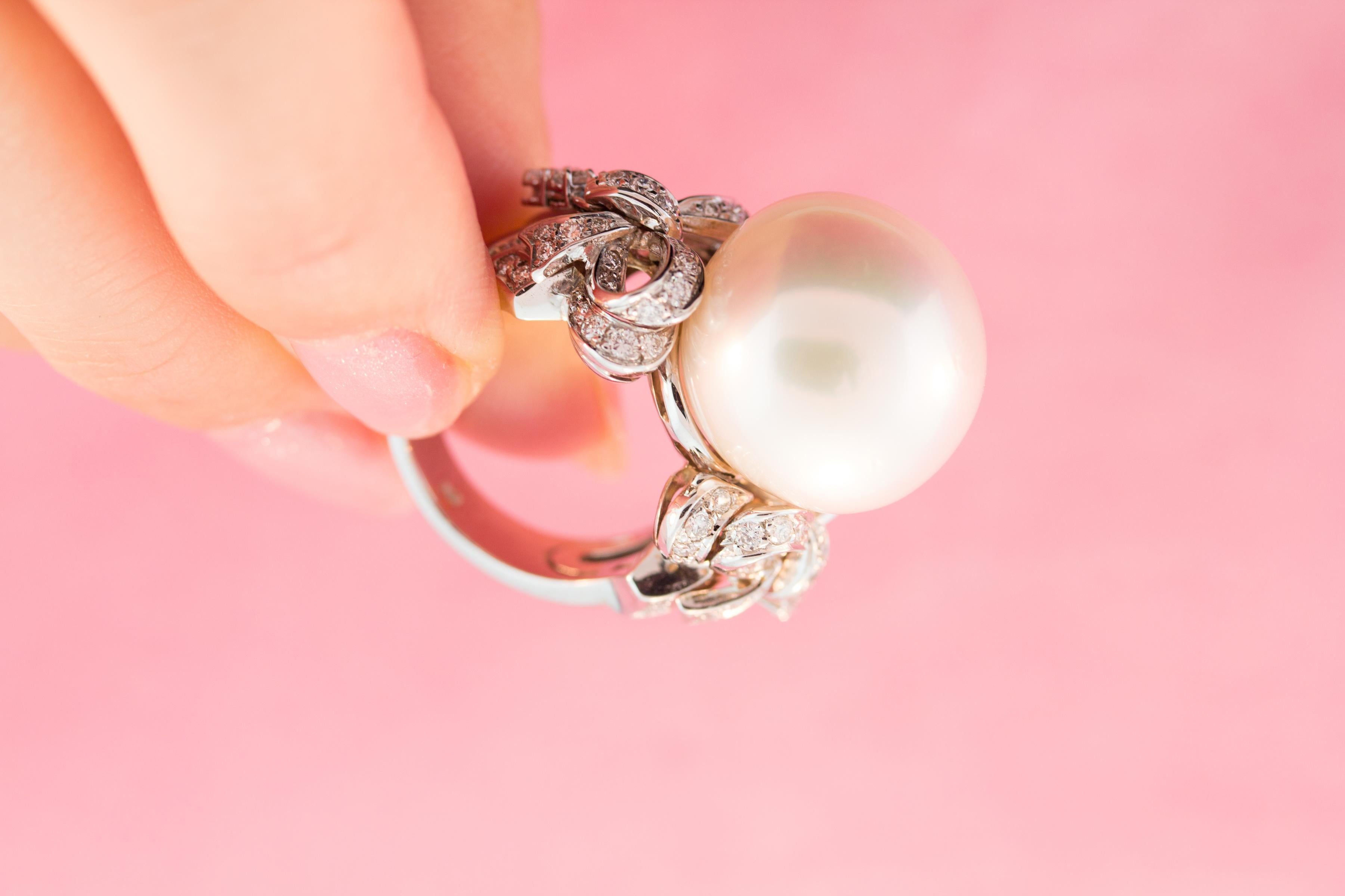 Round Cut Ella Gafter Pearl Diamond Bow Ring For Sale