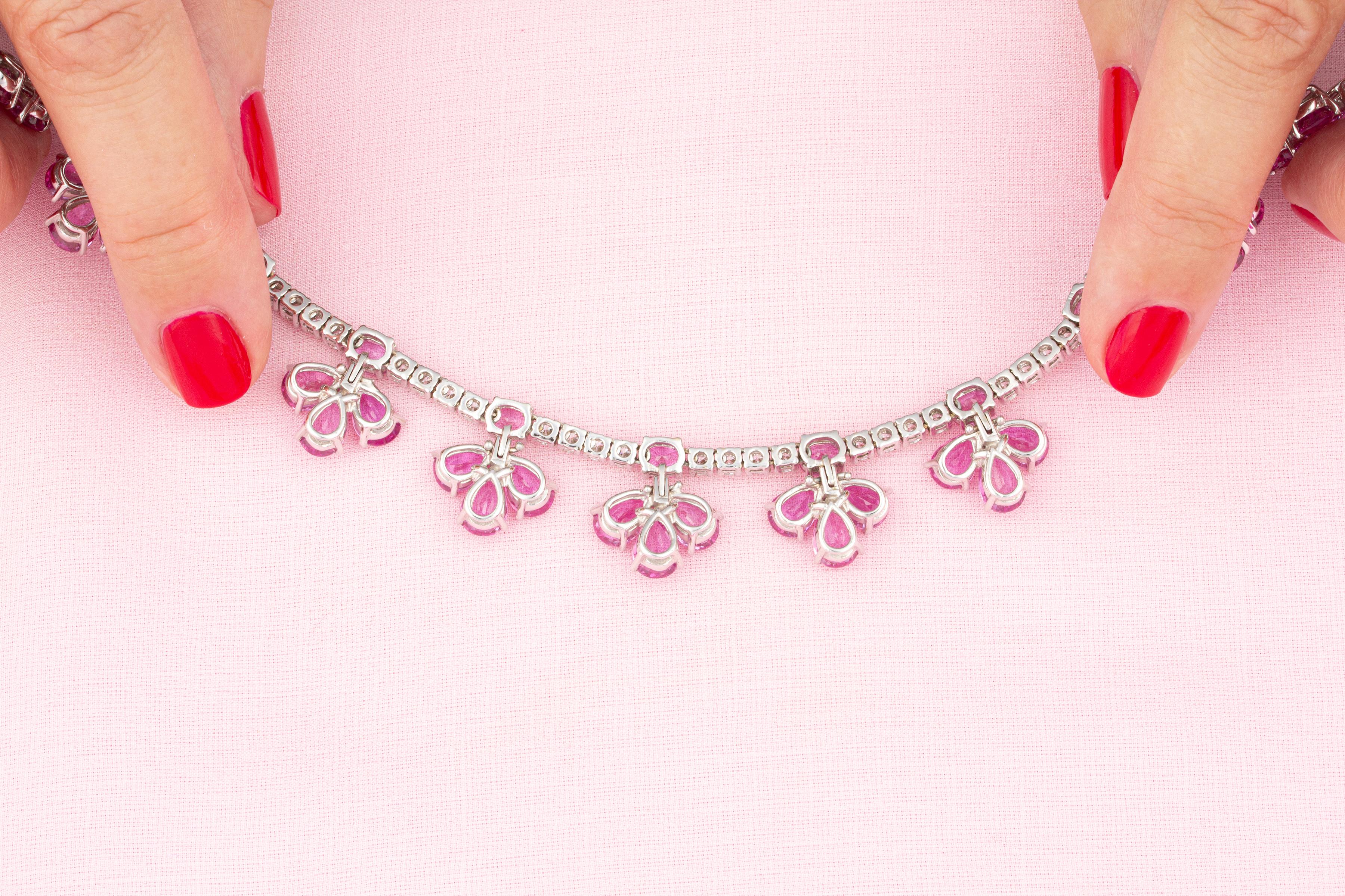 Set di collana e orecchini con zaffiro rosa e diamanti Design di Ella Gafter in vendita 1