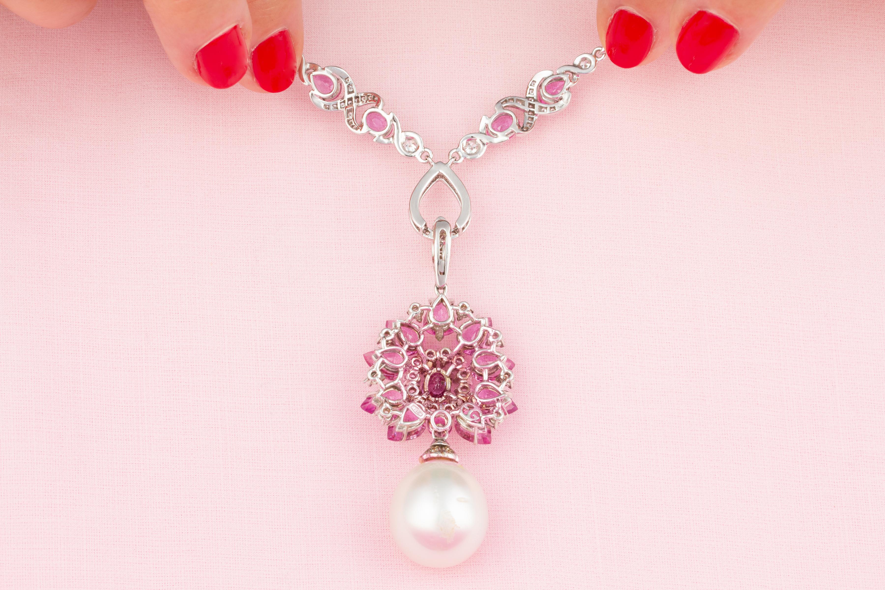Ella Gafter Saphir rose Diamant Perle  Collier à pendentifs en vente 4