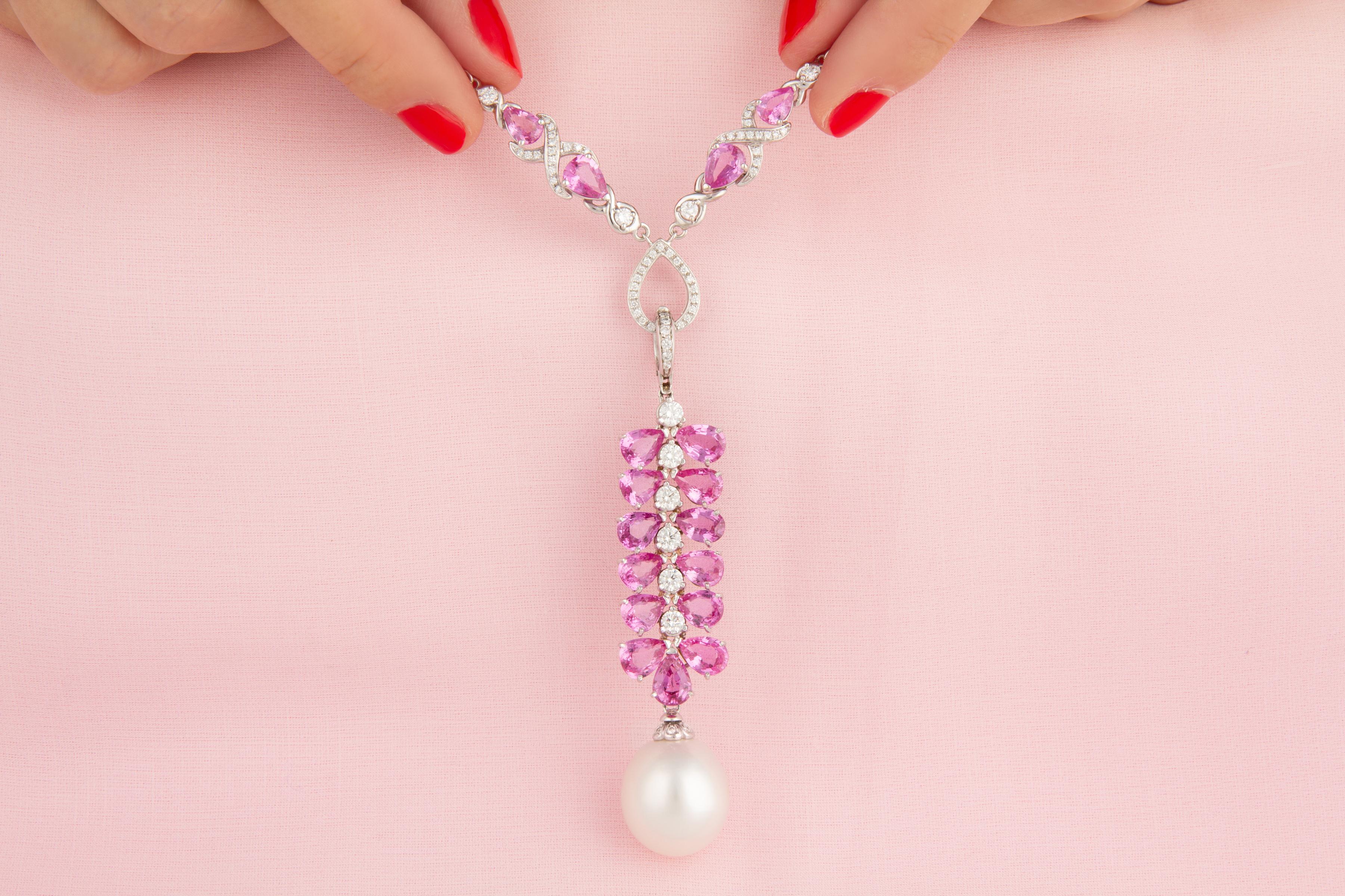 Ella Gafter Collier pendentif saphir rose, diamant et perle Neuf - En vente à New York, NY