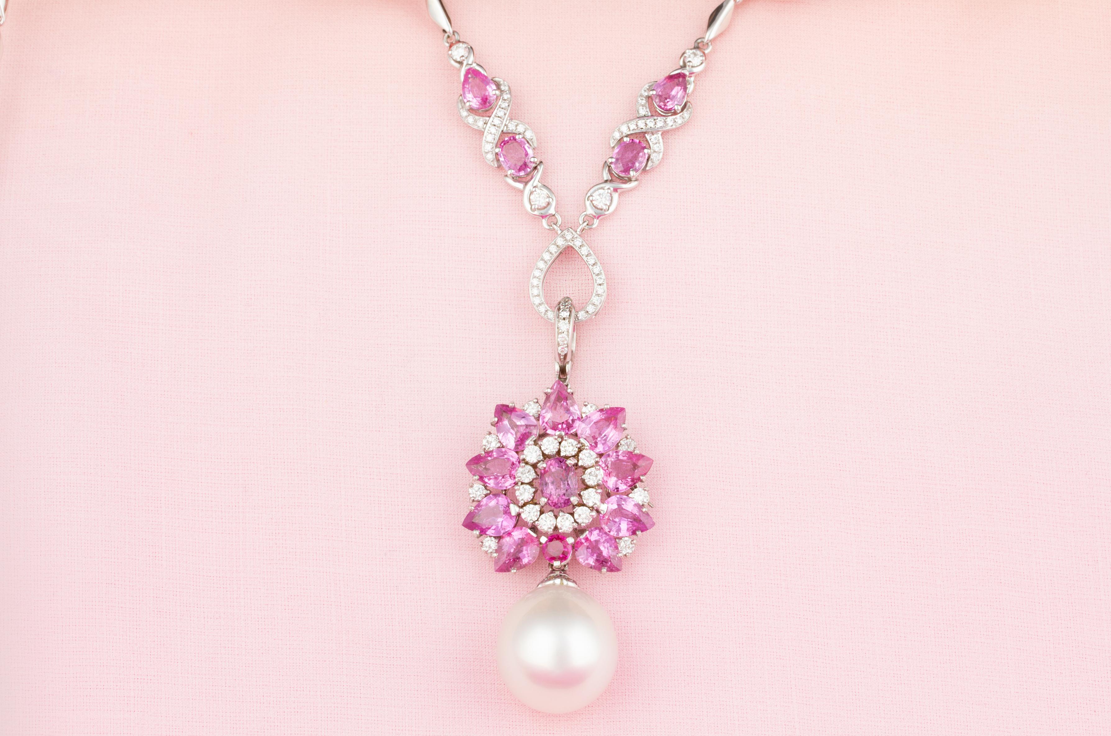 Ella Gafter Saphir rose Diamant Perle  Collier à pendentifs Pour femmes en vente