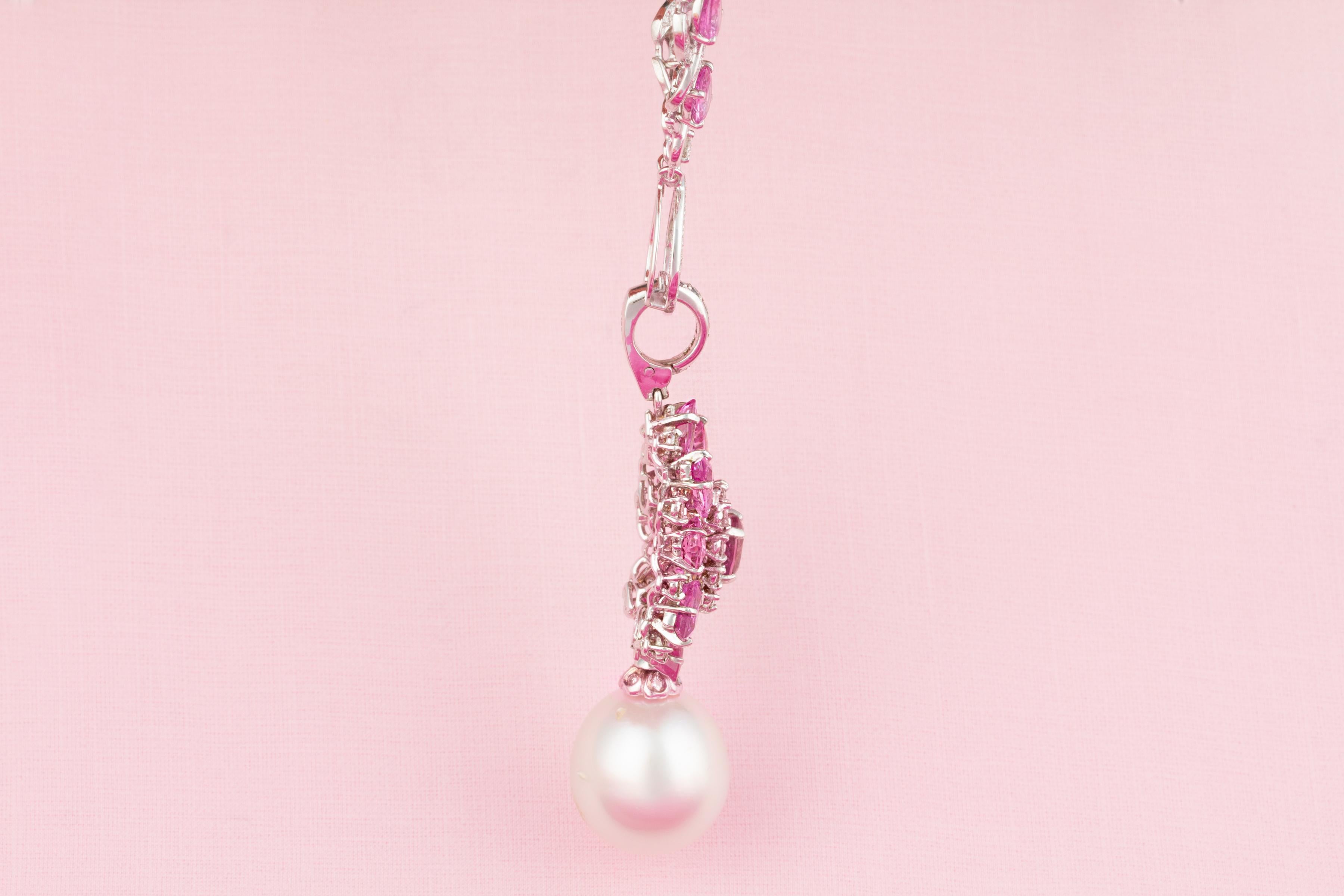 Ella Gafter Saphir rose Diamant Perle  Collier à pendentifs en vente 3