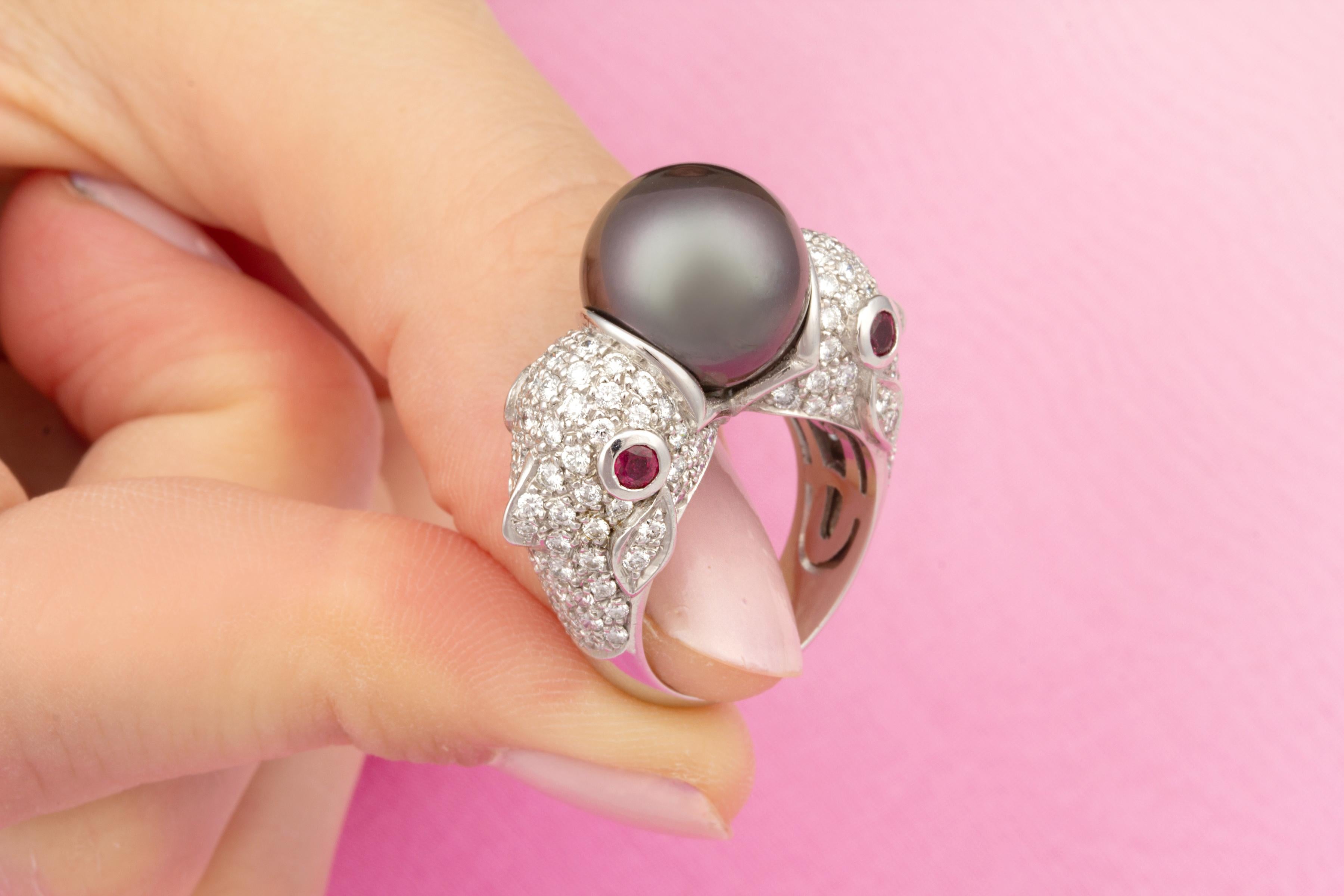 Ella Gafter Pisces Diamonds Pearl Zodiac Ring  In New Condition For Sale In New York, NY