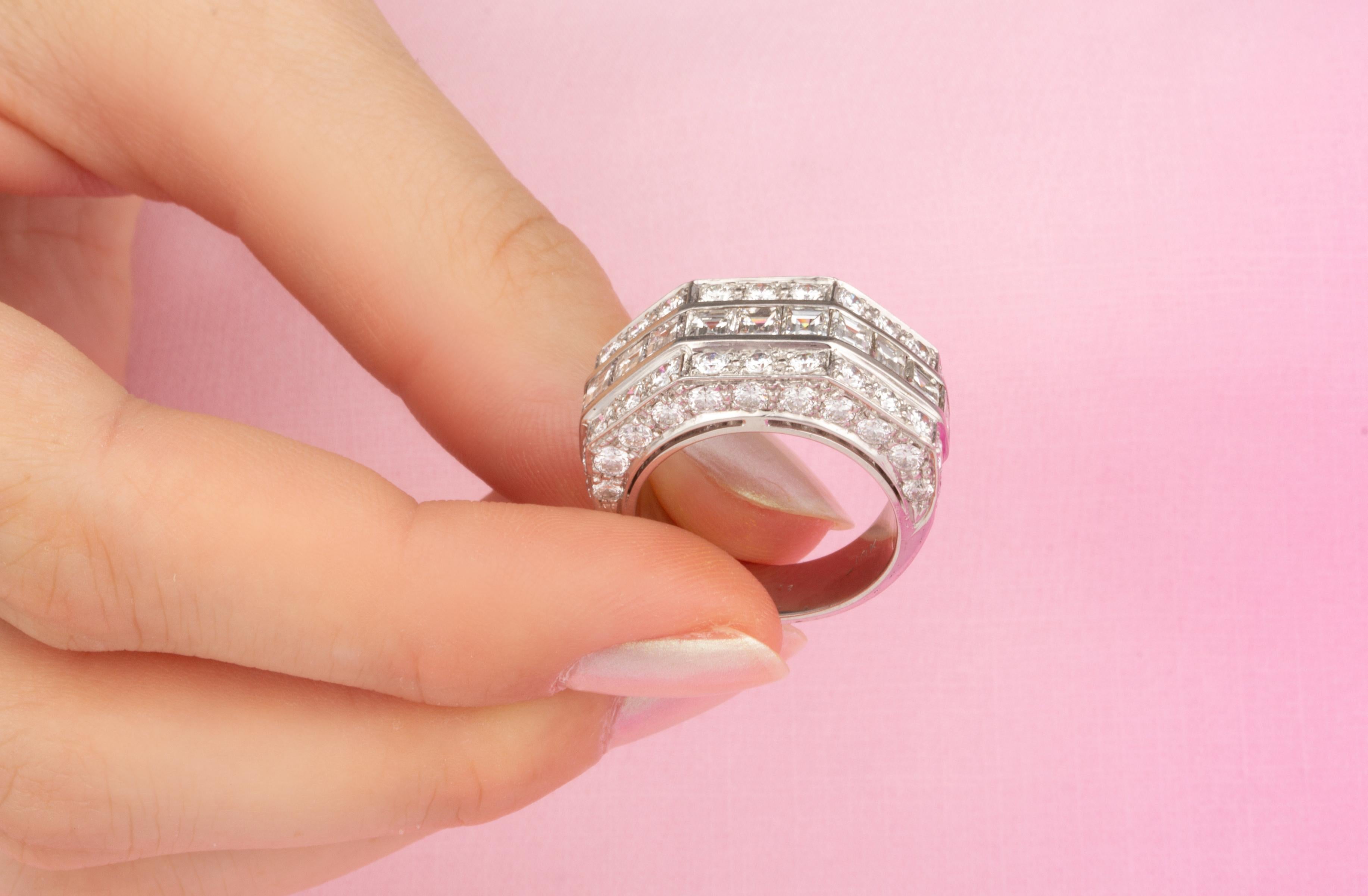 Ella Gafter Diamantring mit Prinzessinnenschliff im Zustand „Neu“ im Angebot in New York, NY