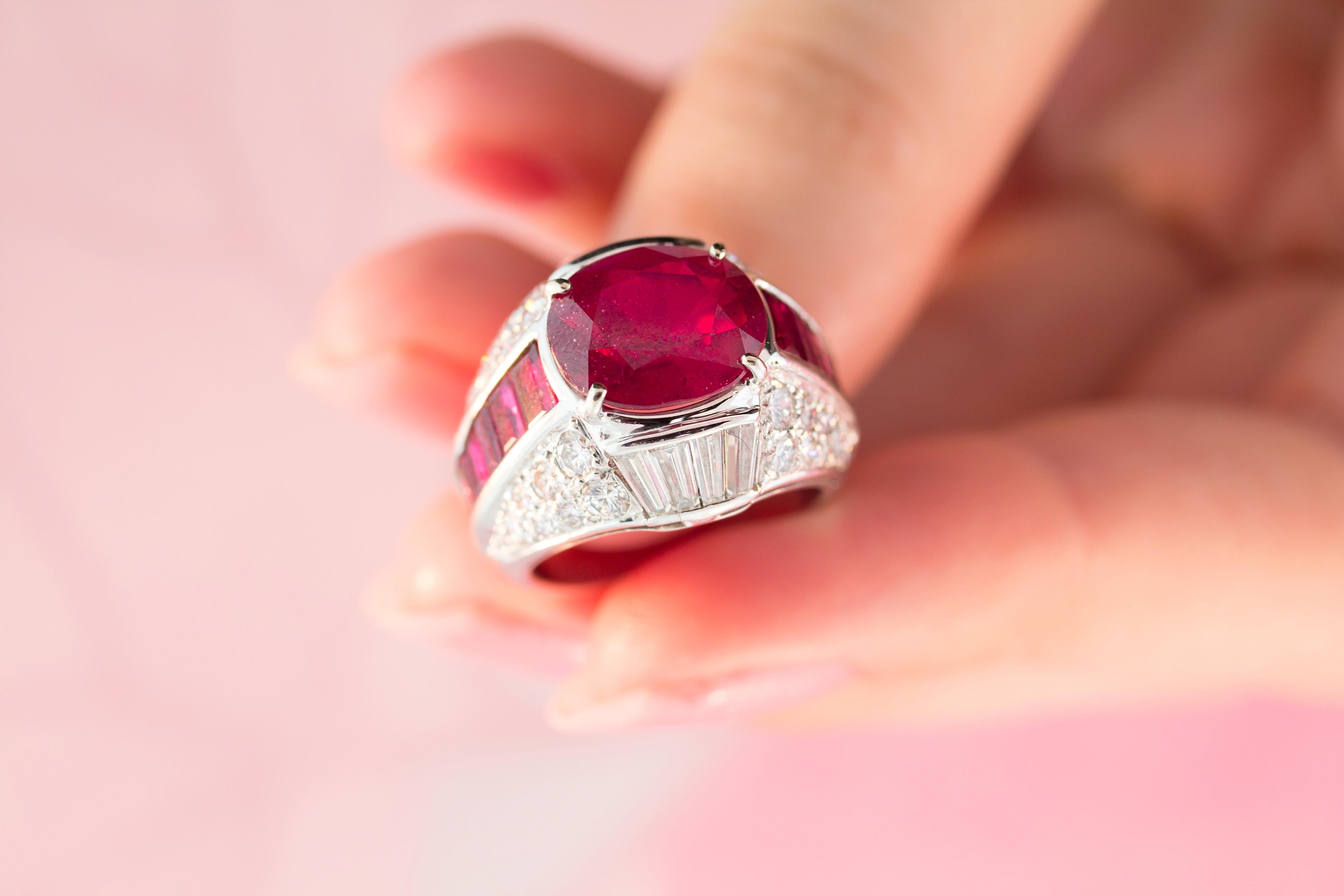 Ella Gafter Ruby and Diamond Cocktail Ring In New Condition For Sale In New York, NY
