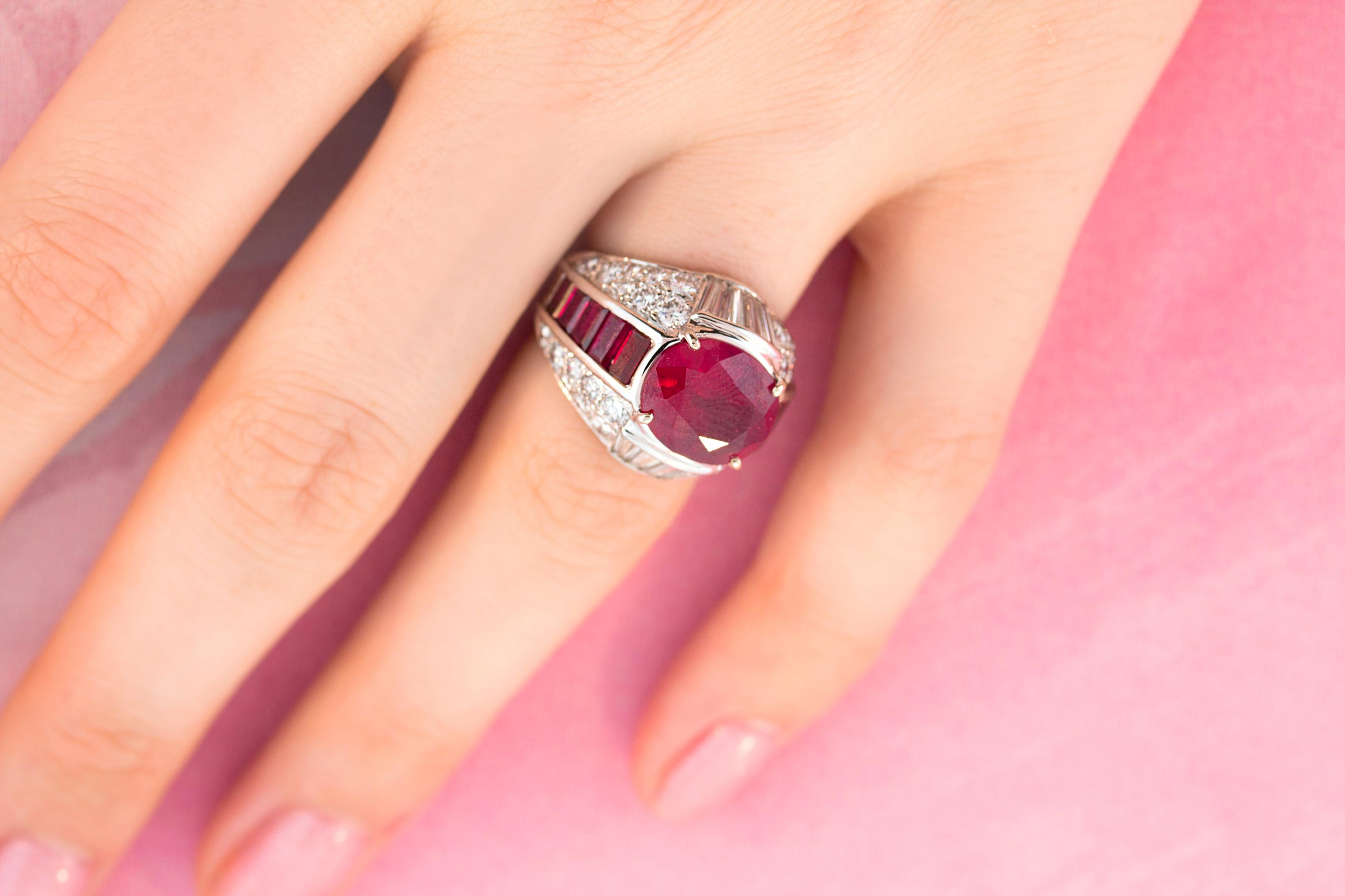 Rubin und Diamant Pinky Cocktail Ring Design von Ella Gafter (Ovalschliff) im Angebot