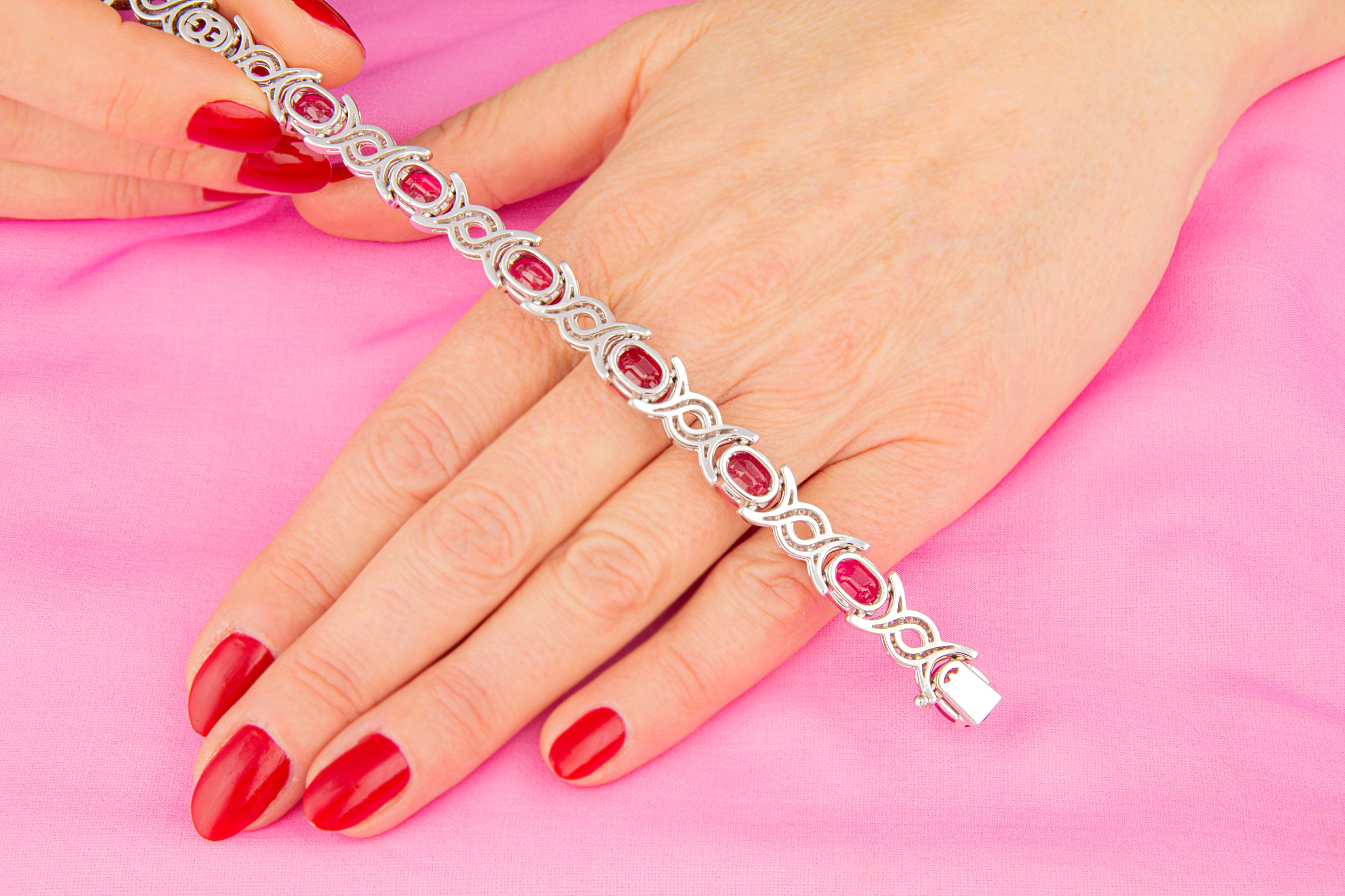 Taille ovale Bracelet de tennis en rubis et diamants Design/One par Ella Gafter en vente
