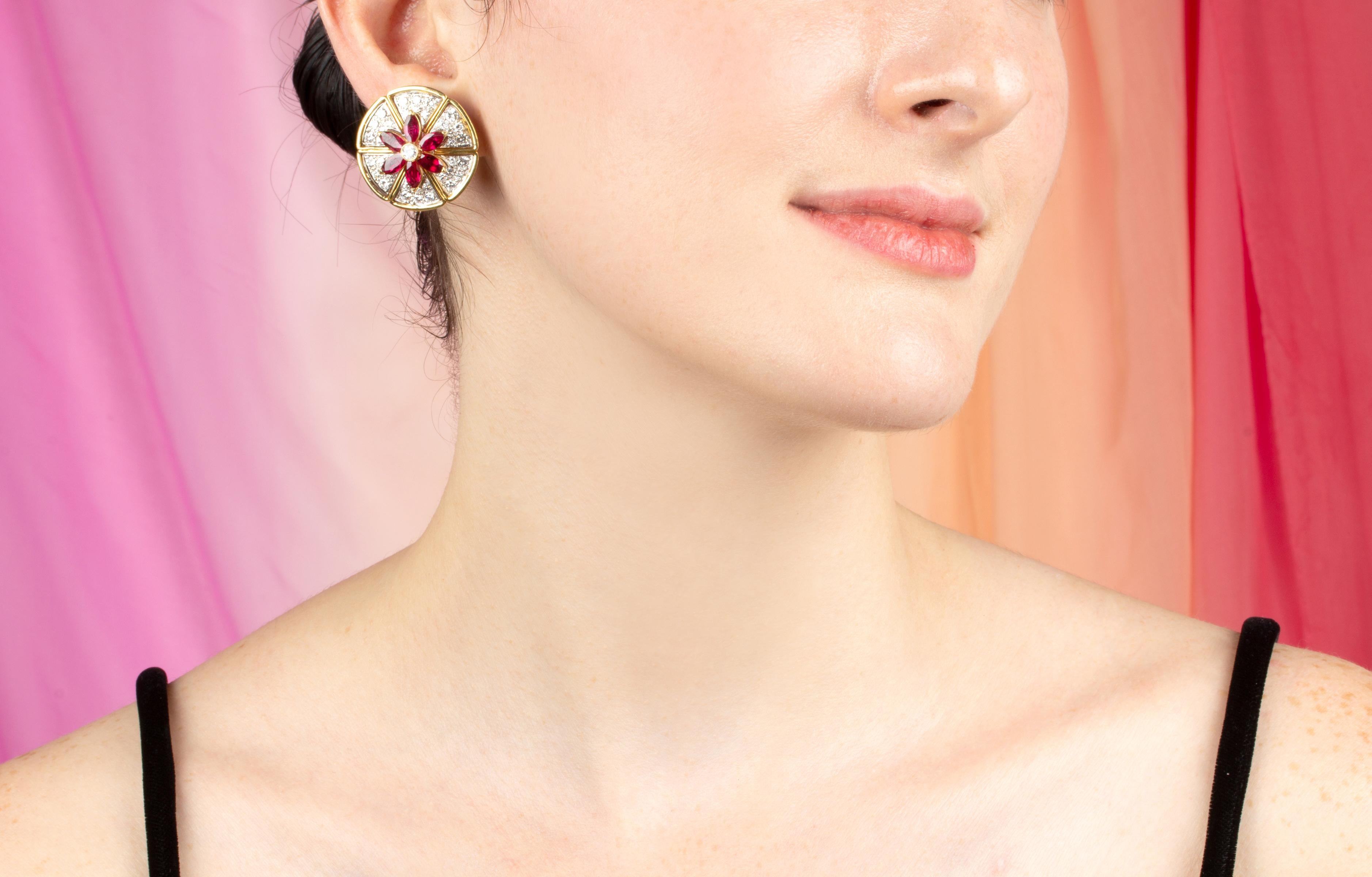 Artiste Ella Gafter Boucles d'oreilles à clip en rubis et diamants en vente