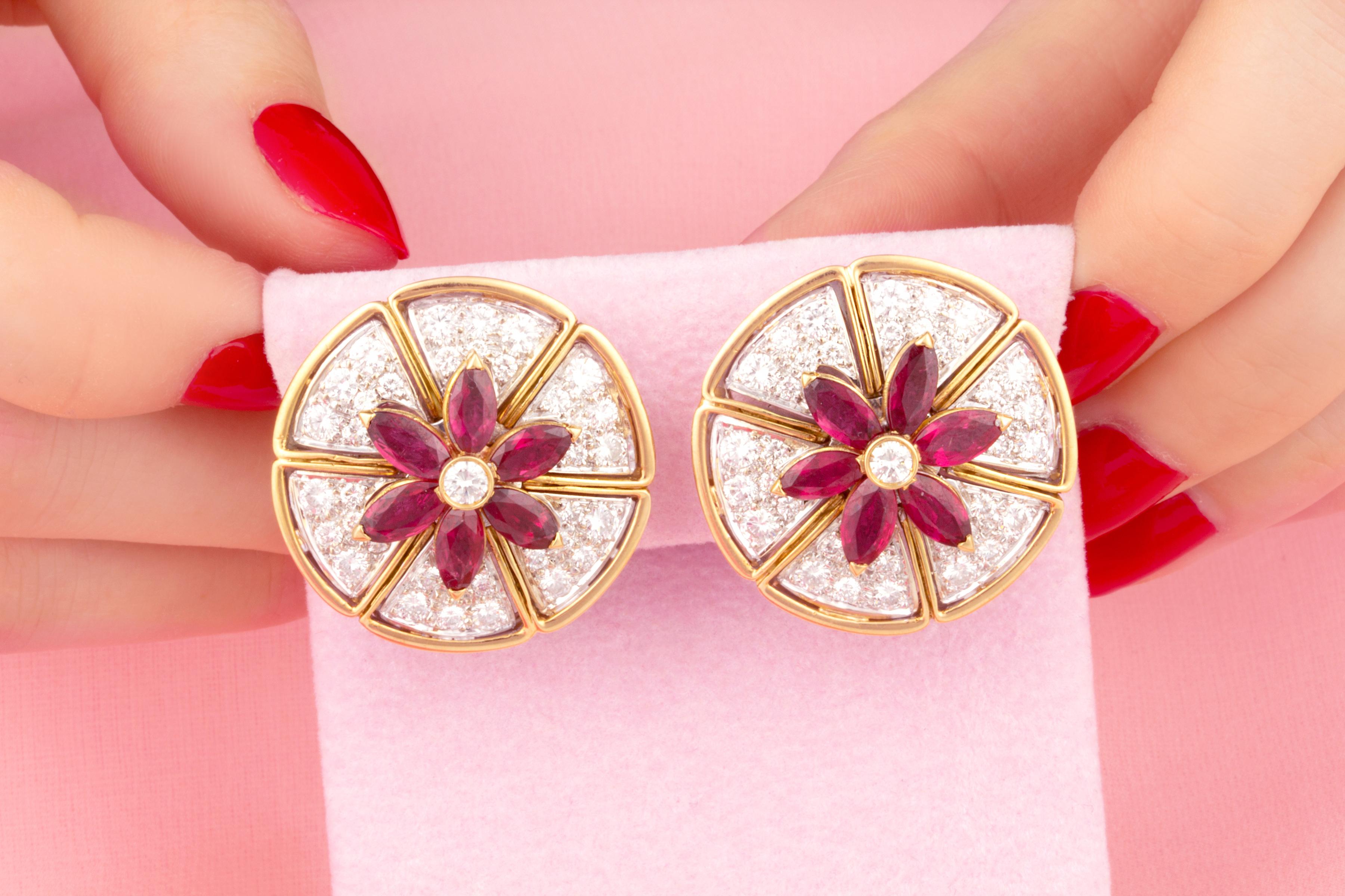 Taille Marquise Ella Gafter Boucles d'oreilles à clip en rubis et diamants en vente